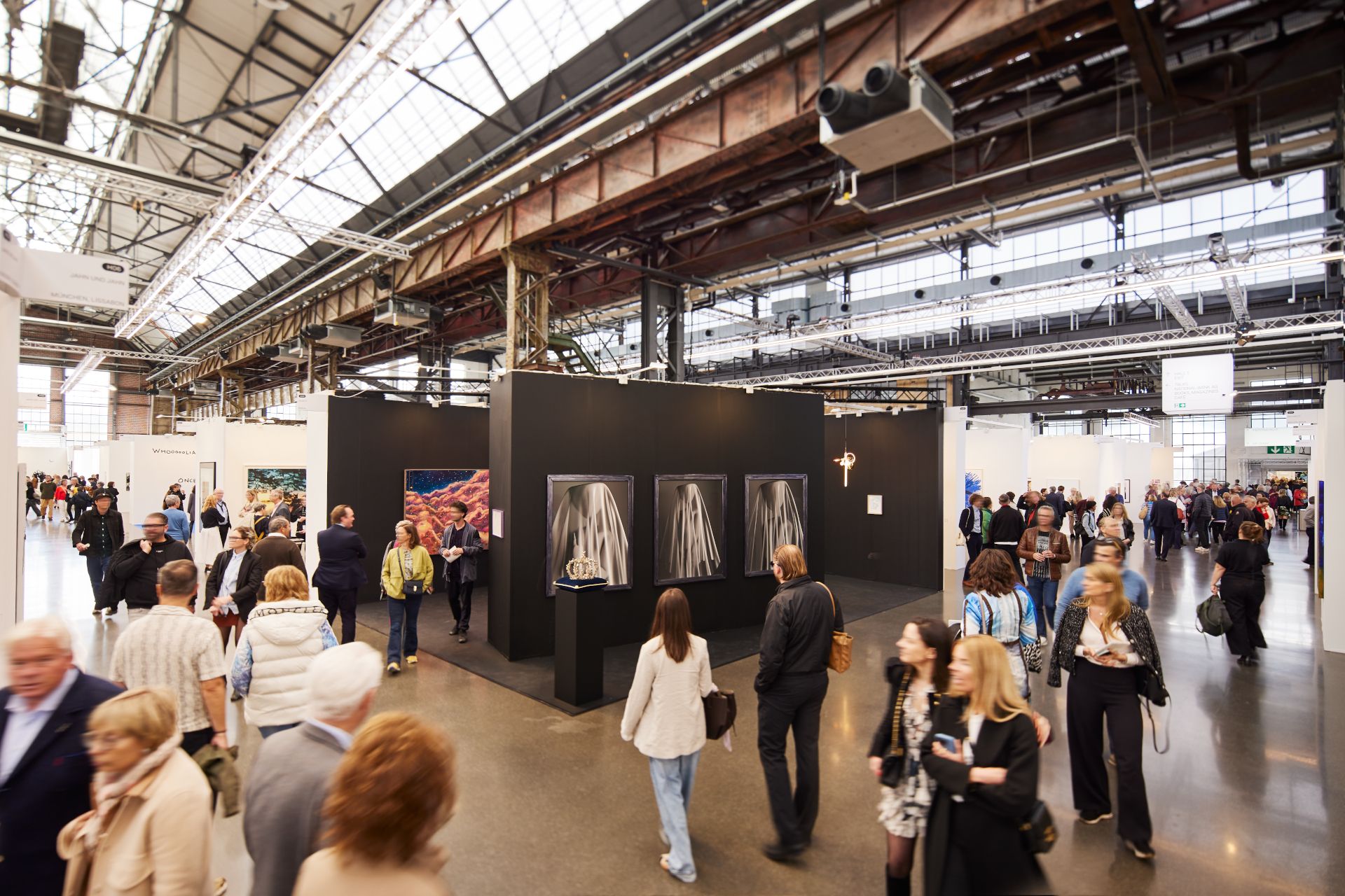Op de kunstbeurs Art Düsseldorf kunnen bezoekers werken van zowel opkomende als gerenommeerde kunstenaars ontdekken