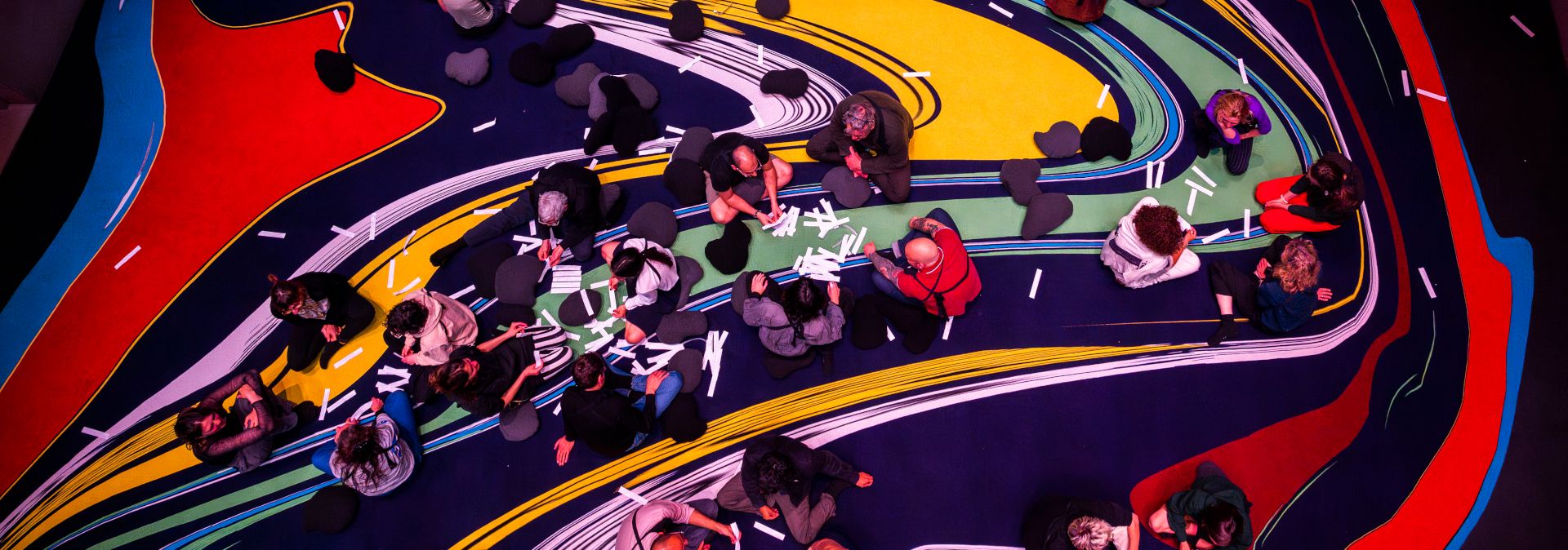 De productie Lake Life van Kate McIntosh is een ontdekkingsreis door de toneelruimte.