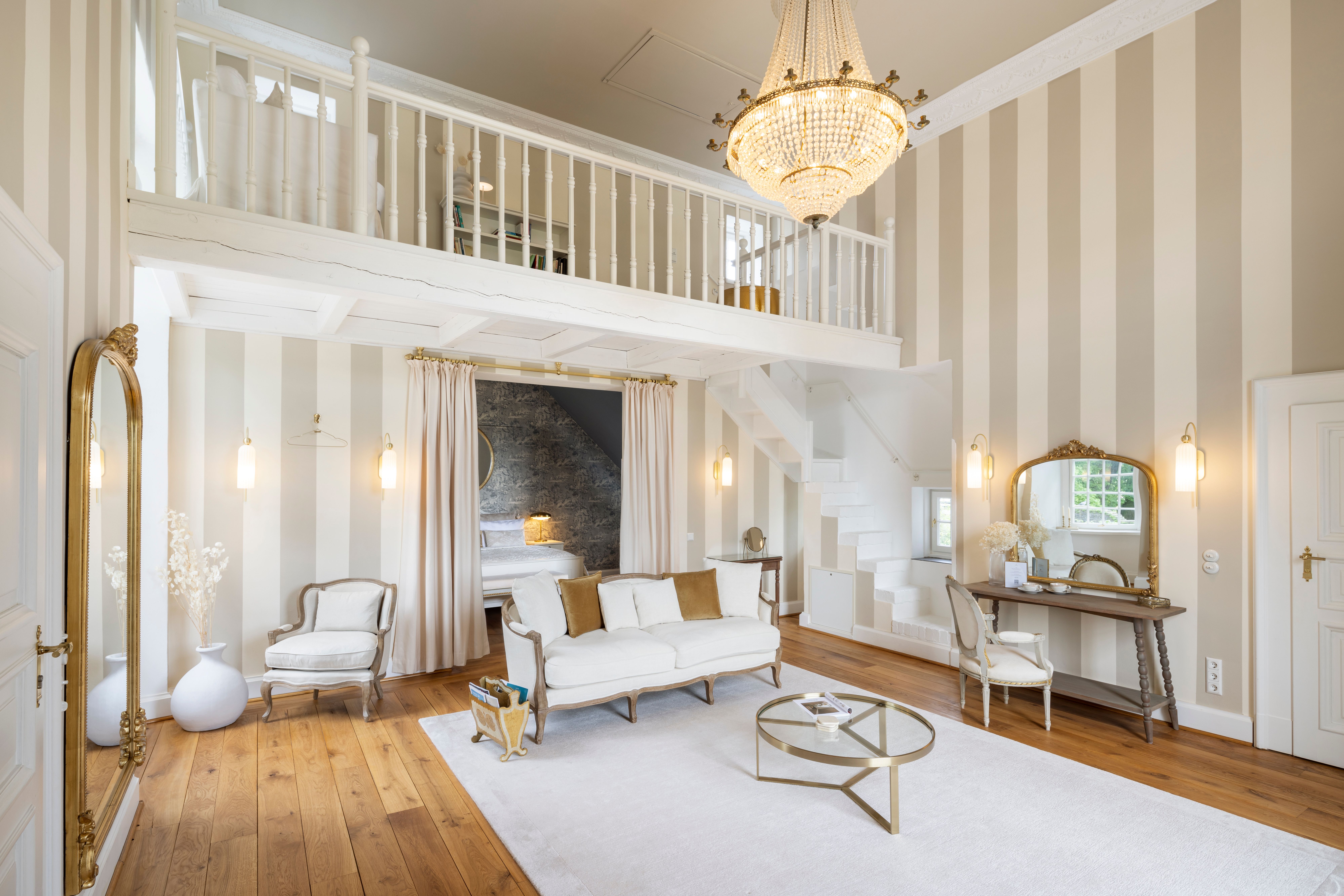 Gasten van Kasteel Hertefeld hebben de keuze uit verschillende accommodatiemogelijkheden. De Tower Suite verleidt met elegantie en ruimte