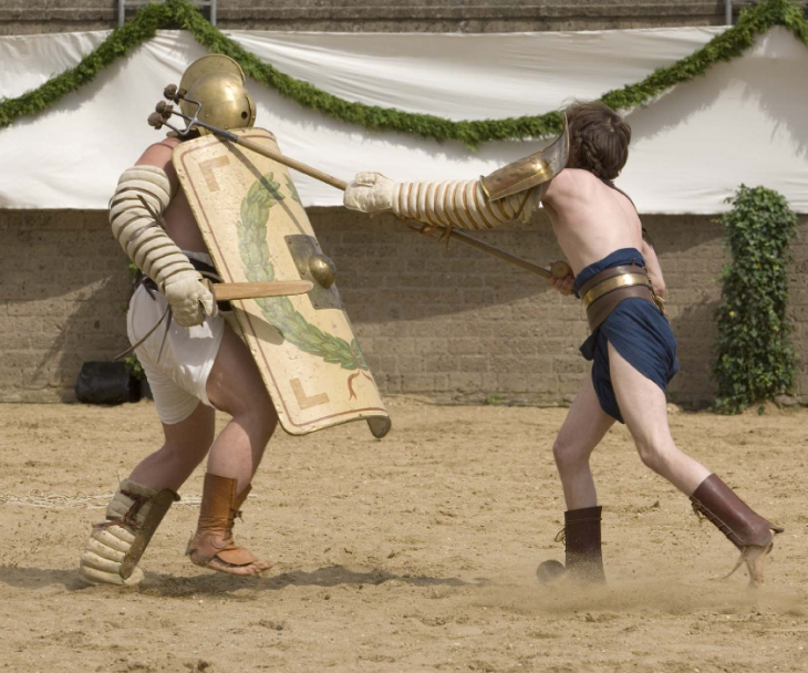 Romeinse gladiatoren strijden tegen elkaar in tentoonstellingsgevechten, © Axel Thünker DGPh