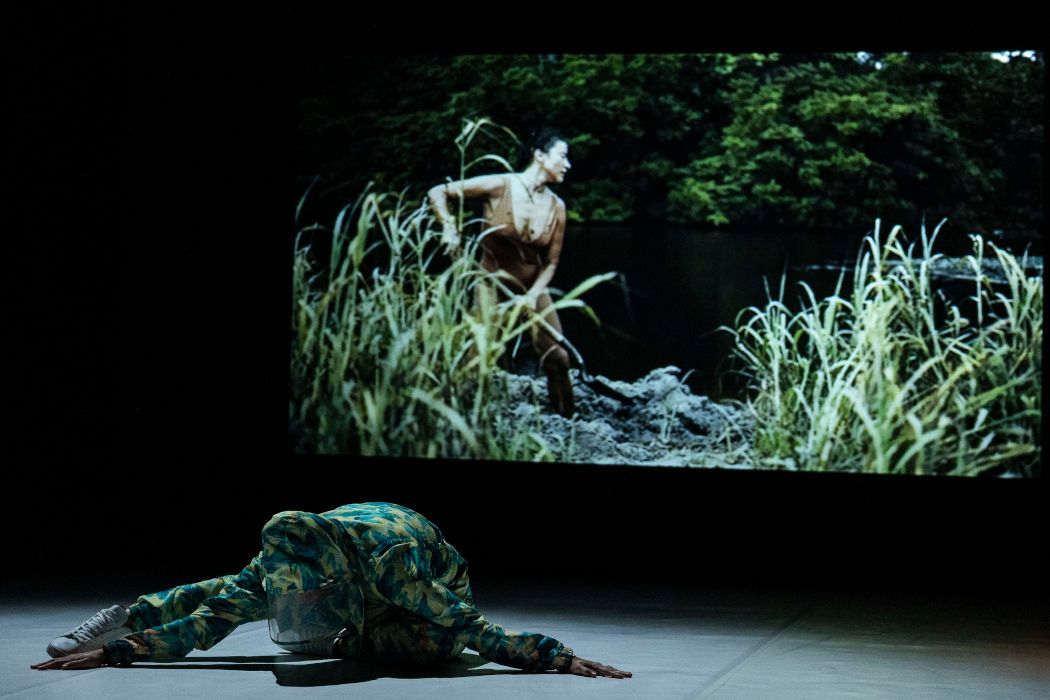 Choreografe Martha Hincapié Charry presenteert de solovoorstelling AMAZONIA 2040