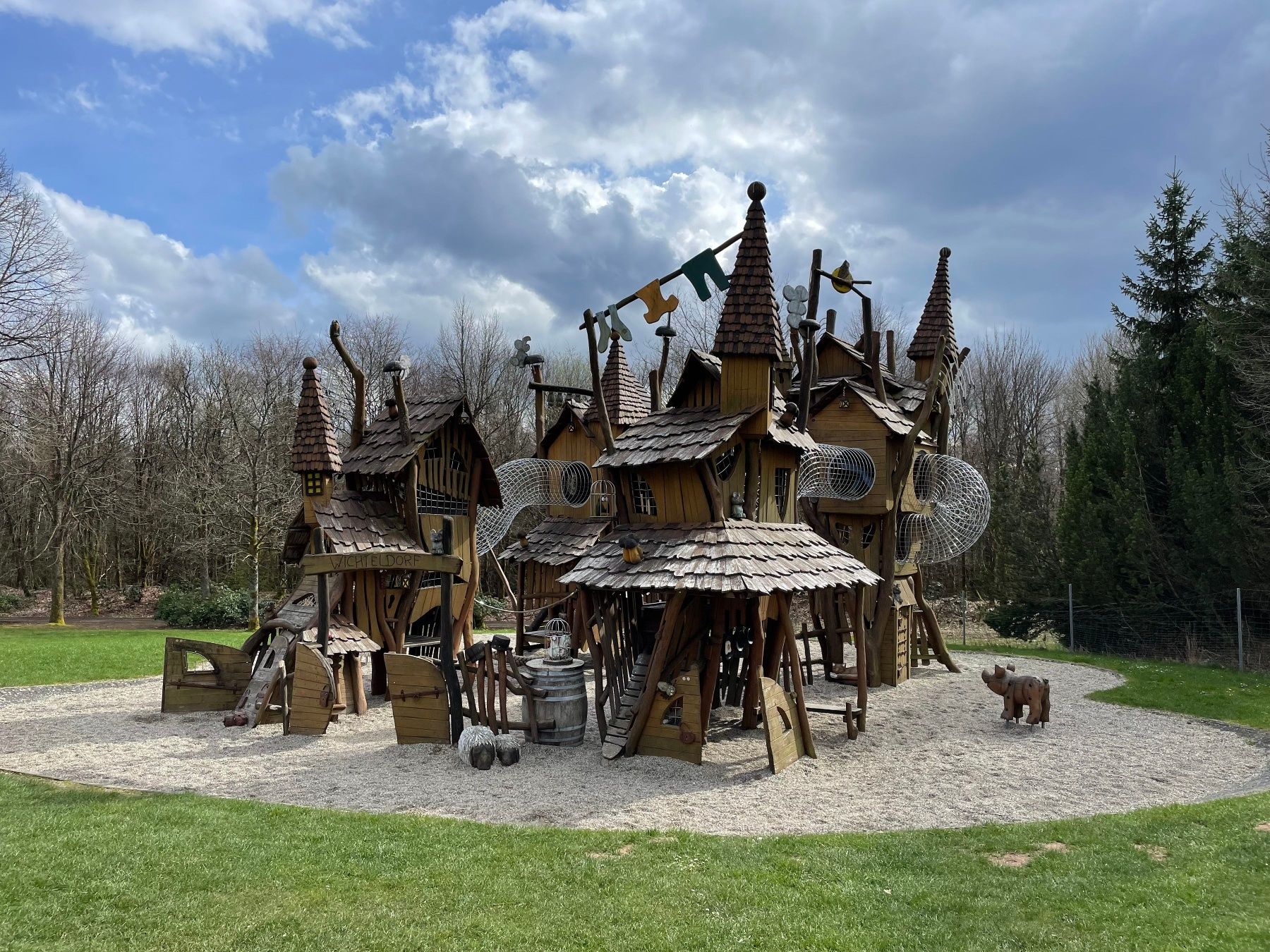 Geheim Kerstmannen dorp in het PanoramaPark