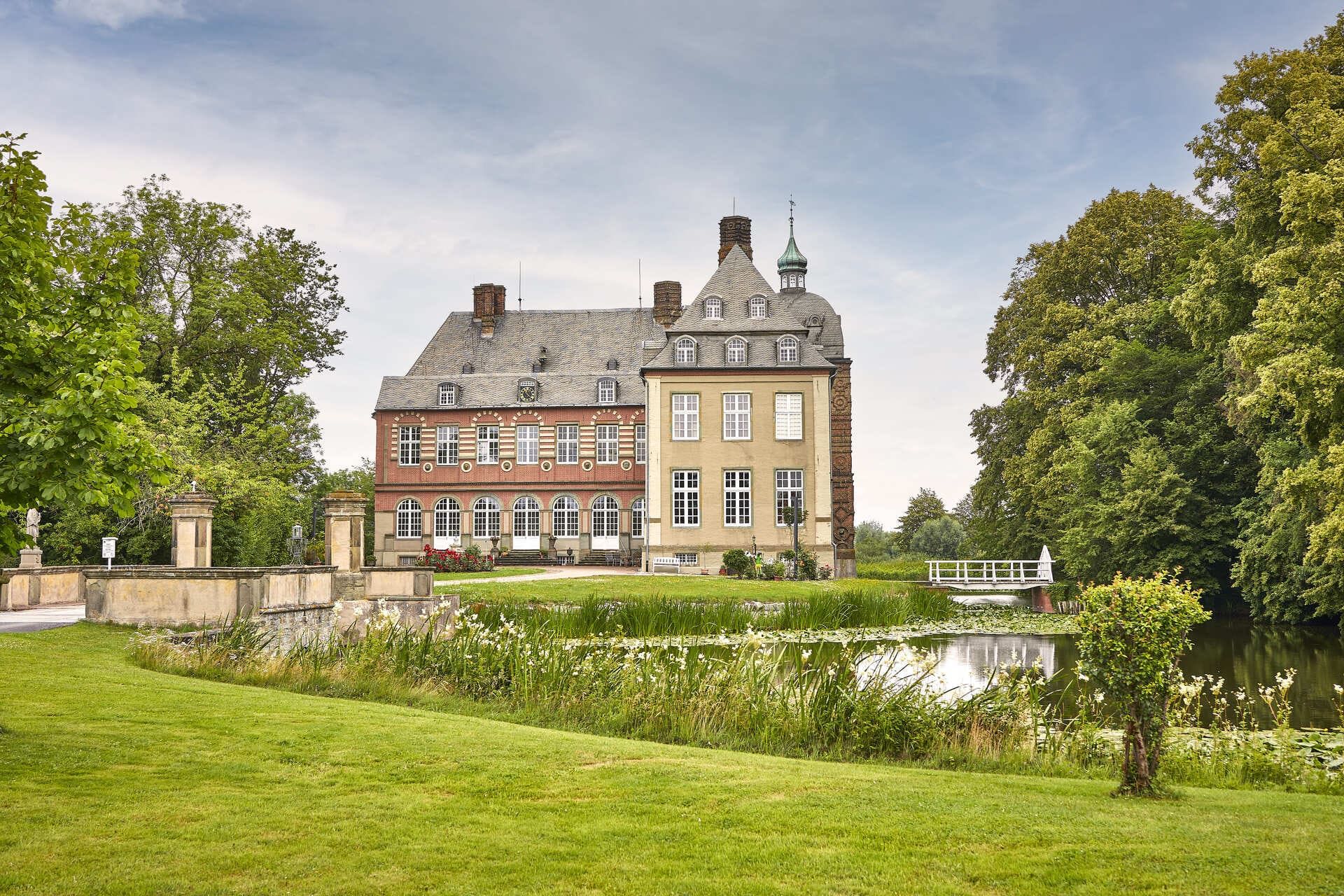 Het barokke park van kasteel Hovestadt in het Münsterland nodigt uit tot een ontspannen wandeling.
