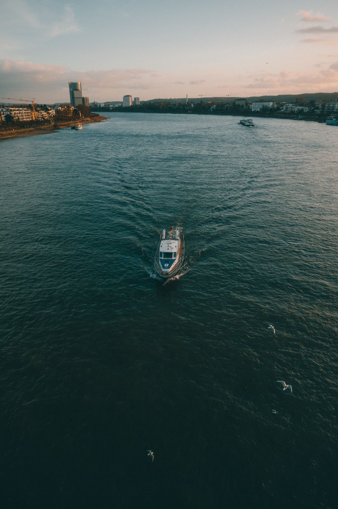Schip op de Rijn bij Bonn