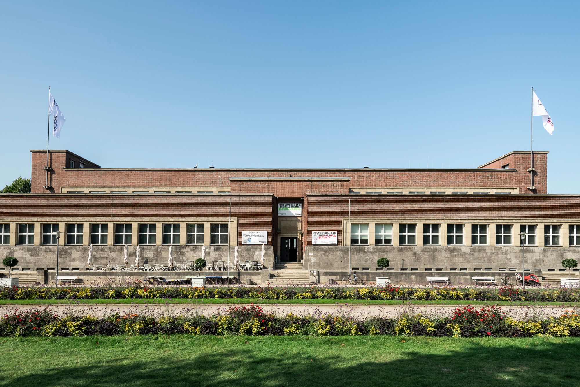 Het NRW Forum is gewijd aan actuele onderwerpen op het gebied van fotografie, design, pop- en digitale cultuur.