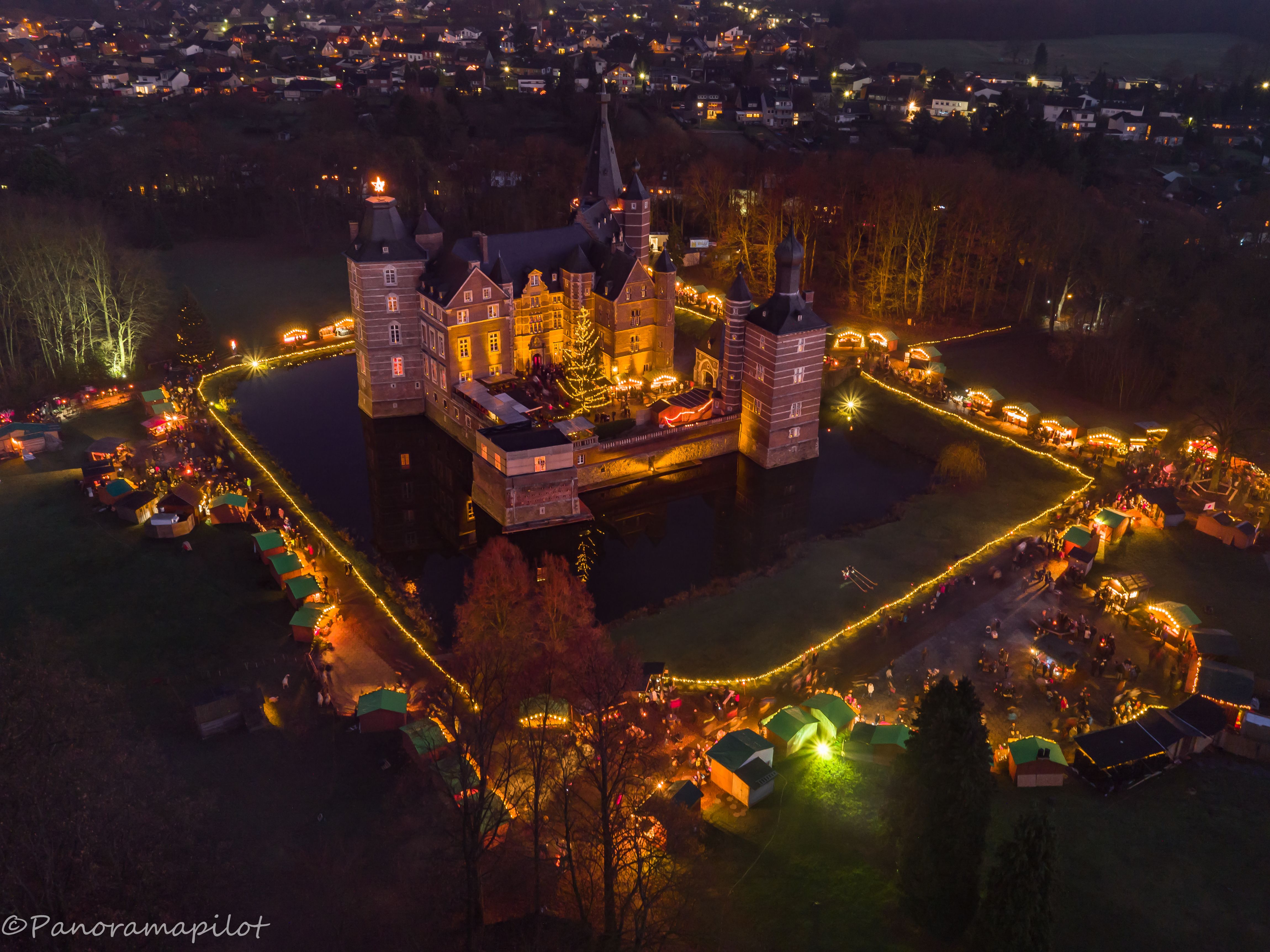 Naar pagina Romantische kerstmarkt in kasteel Merode