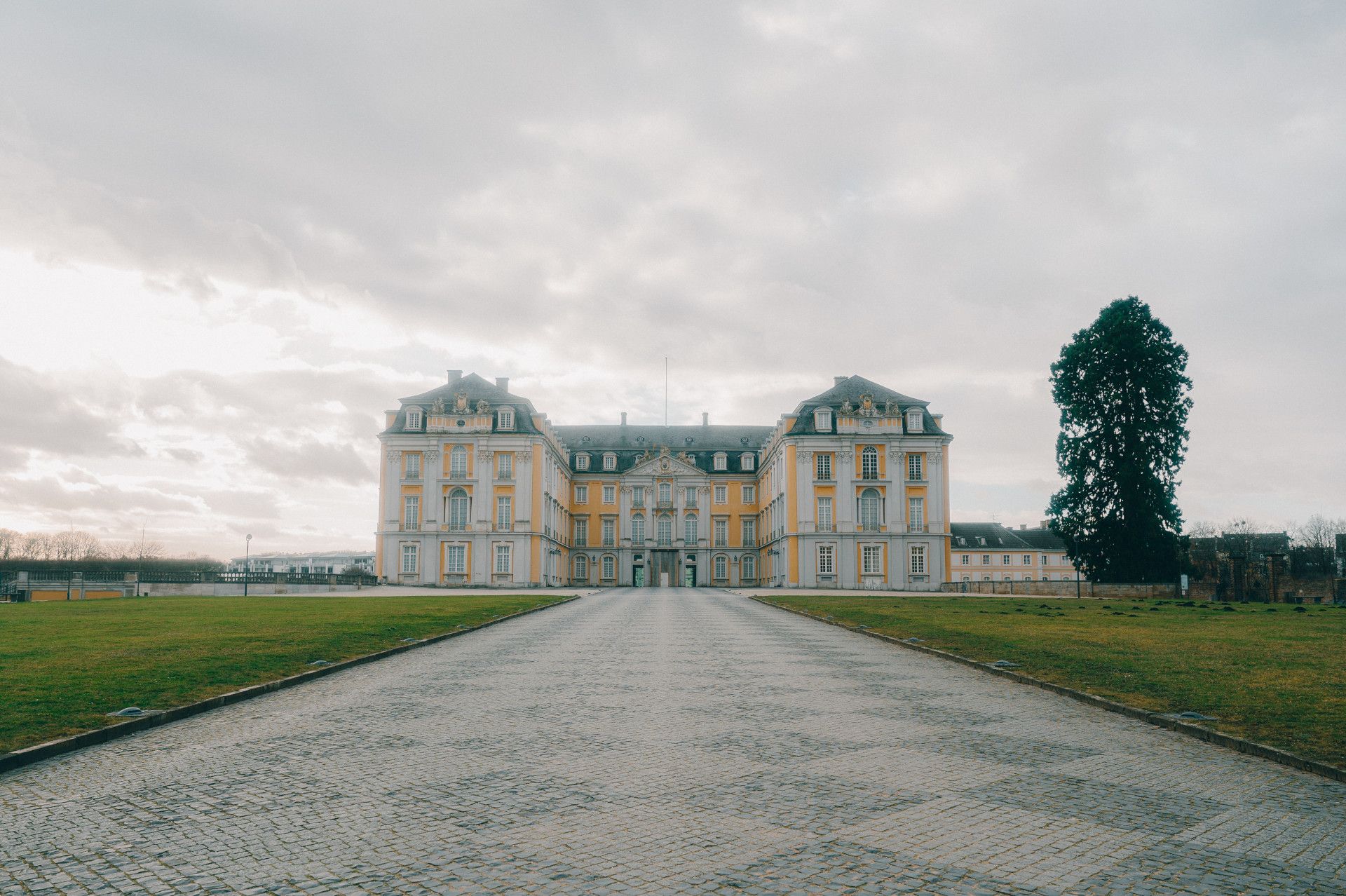 Pad naar kasteel Augustusburg in Brühl