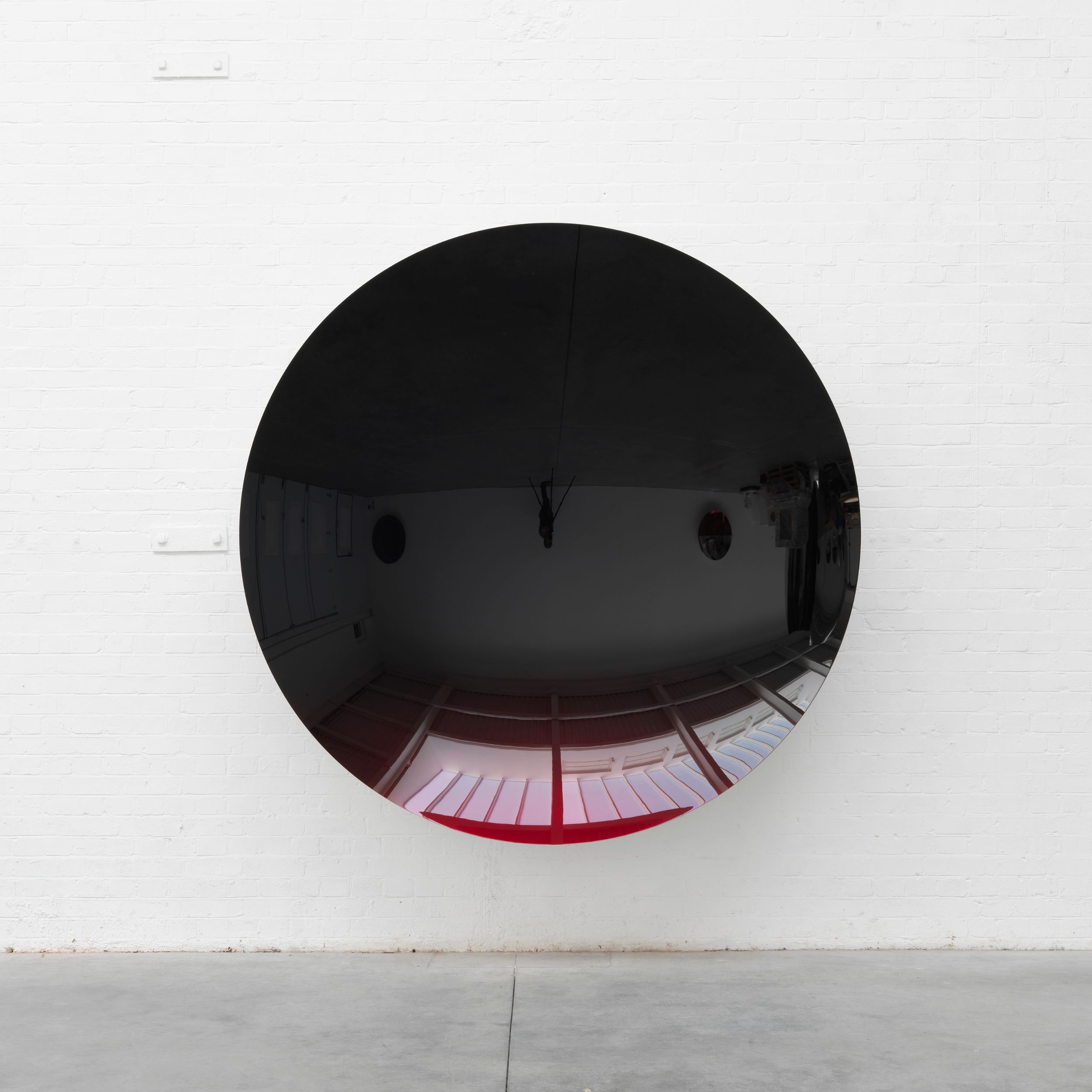 Anish Kapoor, Van zwart naar rood, 2016