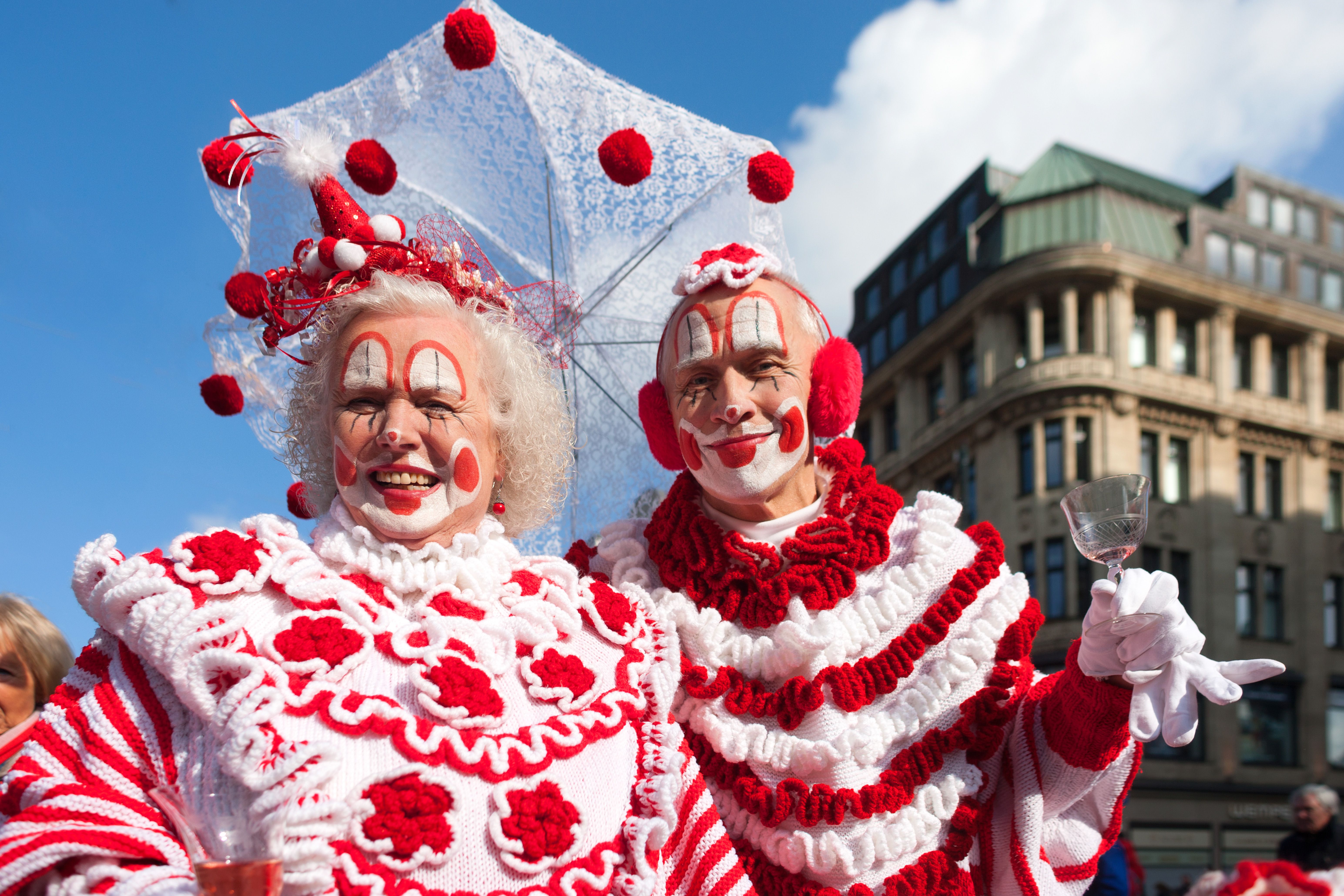 Zwei Karnevalsjecke in Düsseldorf
