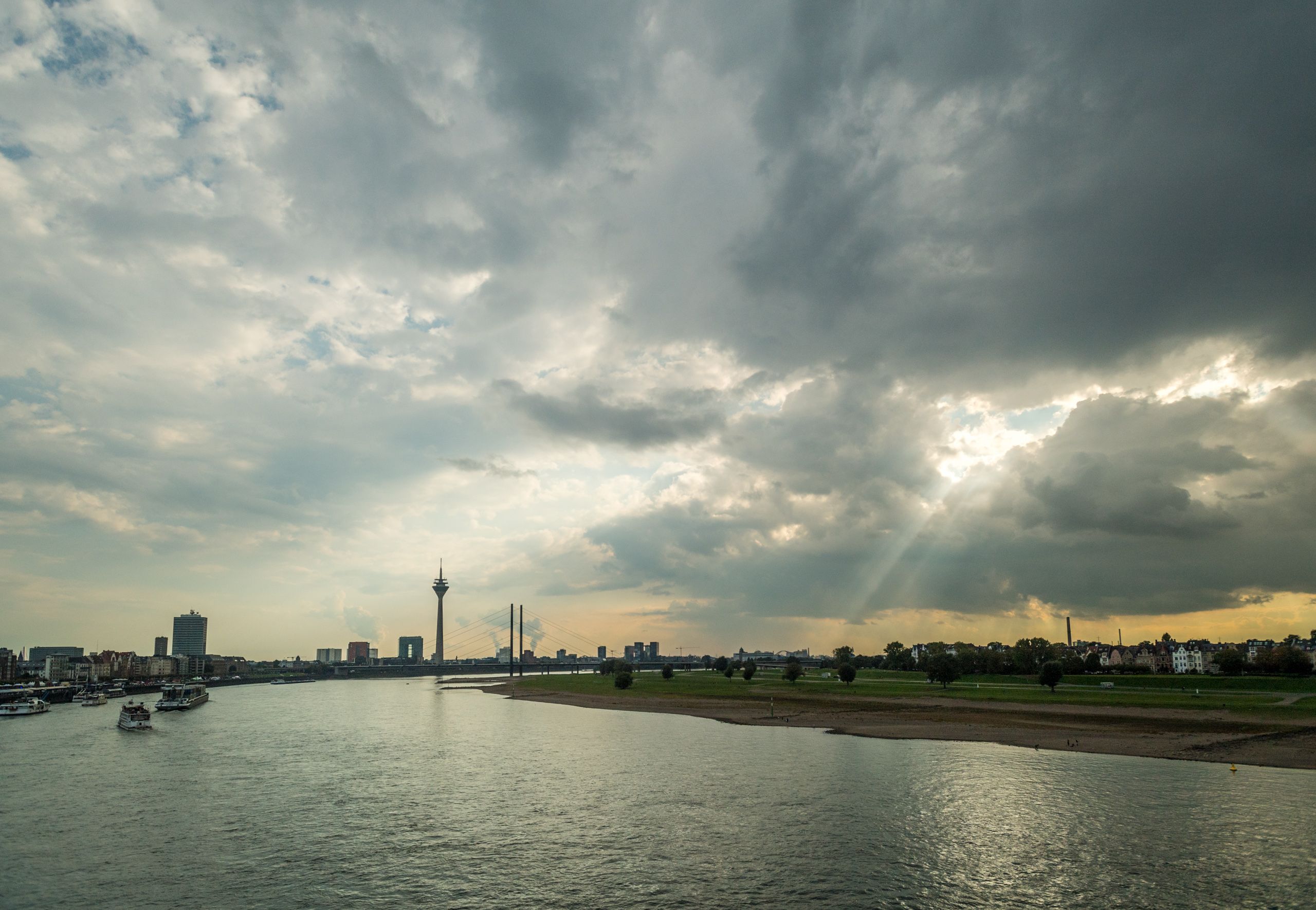Uitzicht op de Rijn bij Düsseldorf
