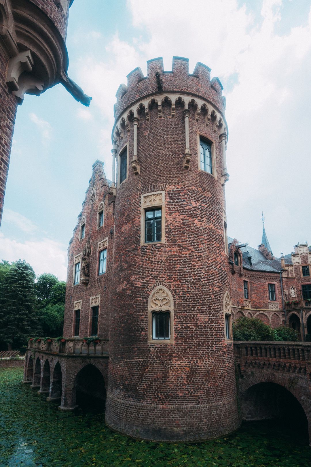 Seitenansicht des Schloss Pfaffendorf