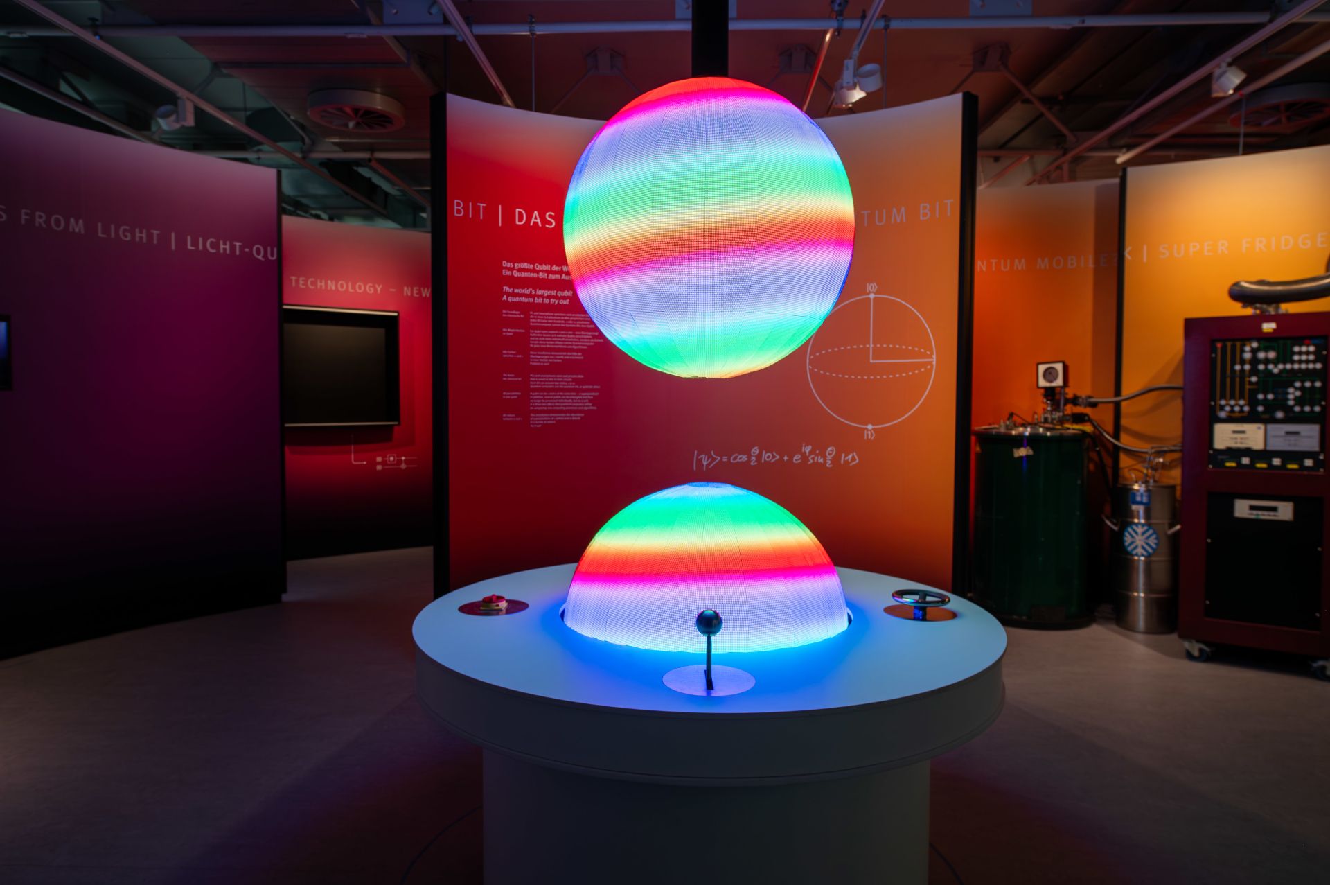 In de nieuwste tentoonstellingsruimte presenteert de HNF als eerste museum in Duitsland quantum computing