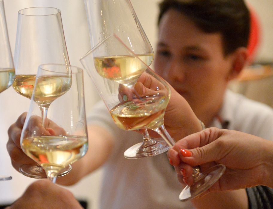 Naar pagina Claudia Stern - wine & glory