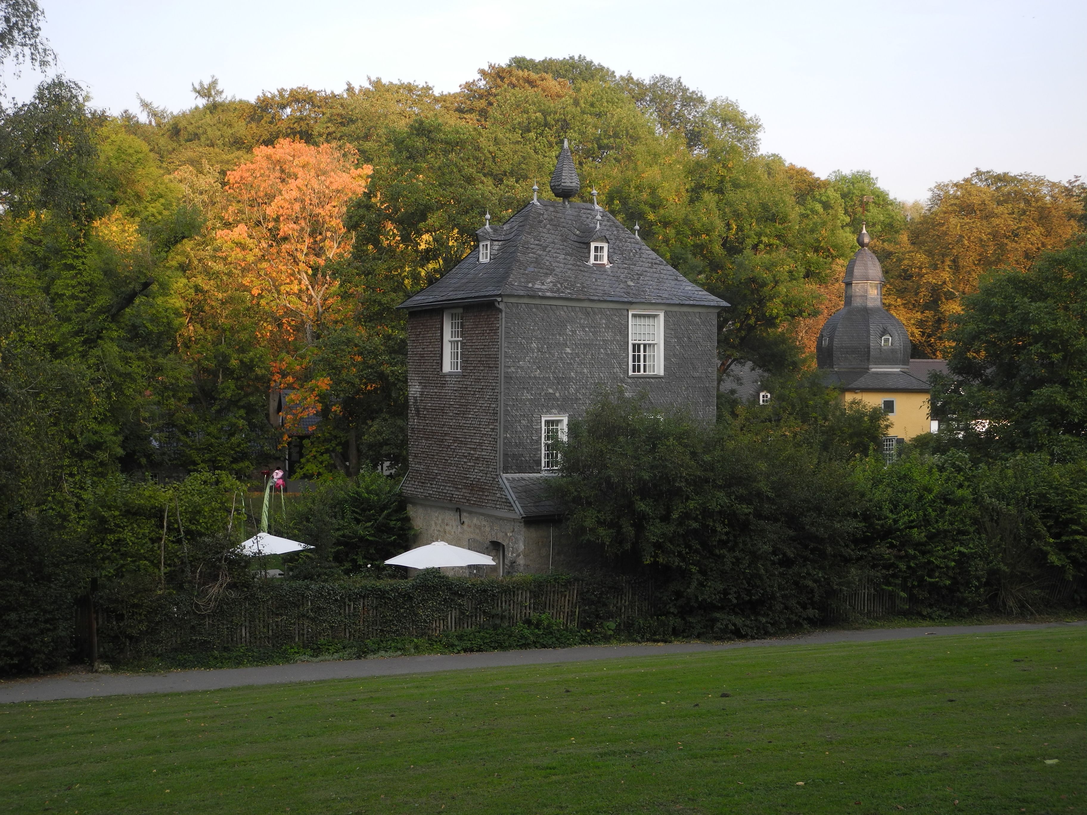 De molentoren van kasteel Lüntenbeck herbergt nu een atelier