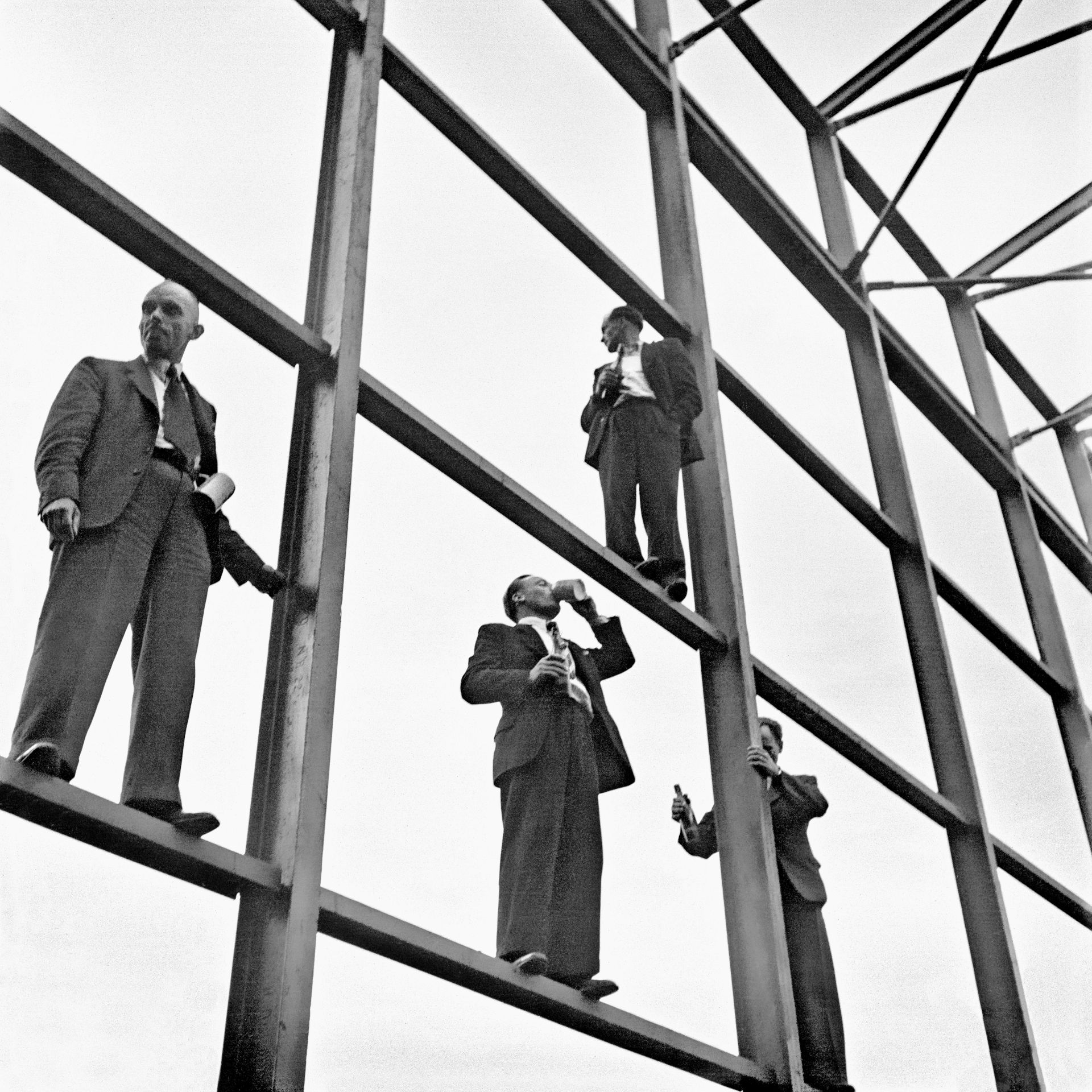 Bonn creëert feiten: De topping-out ceremonie voor de plenaire zaal wordt gevierd op 5 mei 1949, foto: Erna Wagner-Hehmke
