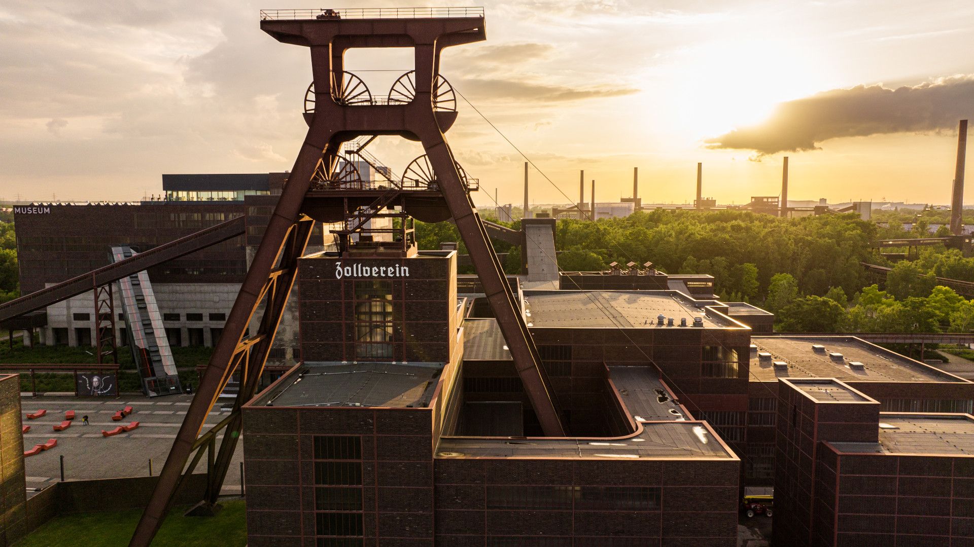 Zeche Zollverein in Essen im Abendlicht