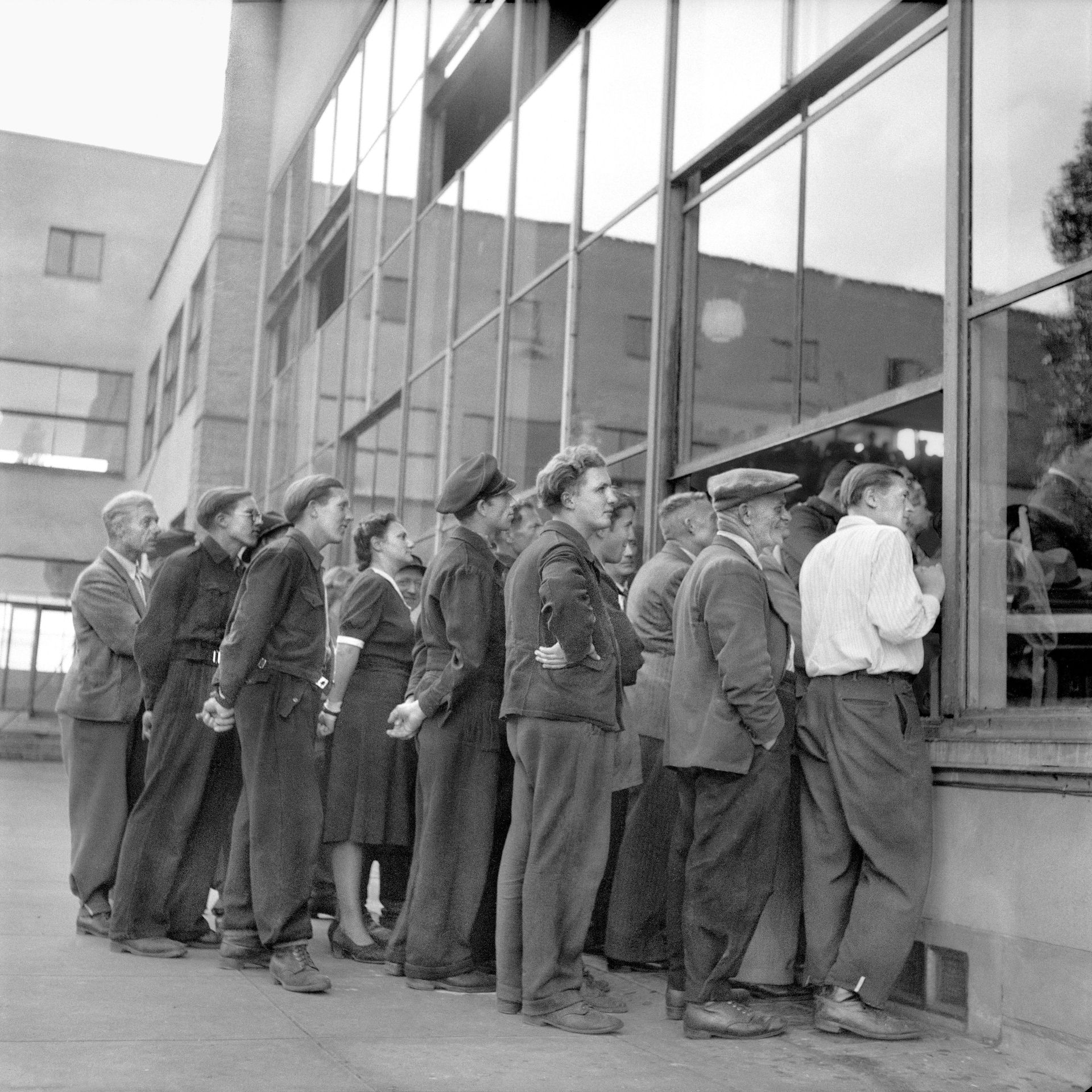 Grote publieke belangstelling tijdens de constituerende vergadering van de Parlementaire Raad op 1 september 1948, Foto: Erna Wagner-Hehmke