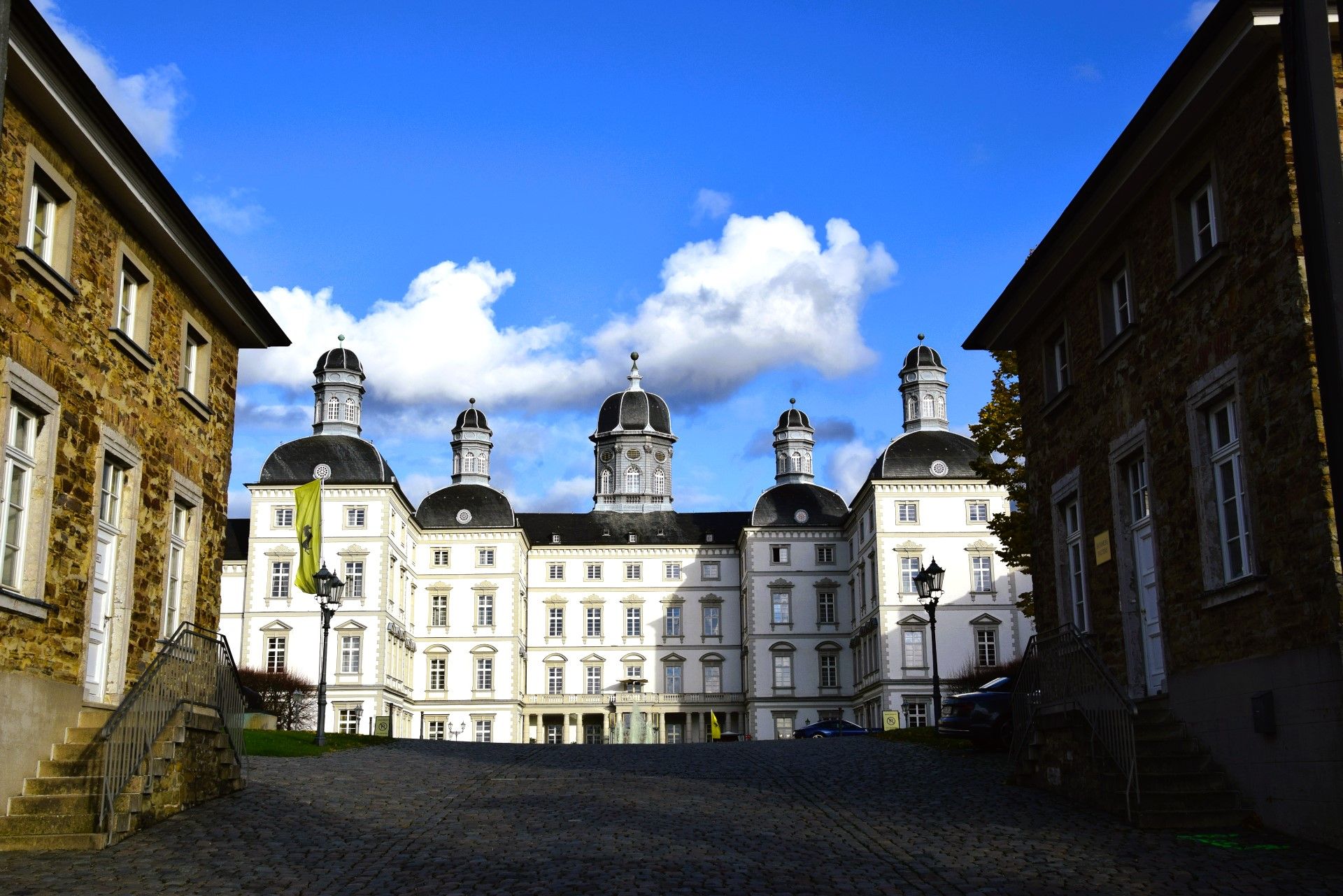 Uitzicht op kasteel Bensberg in het Bergisches Land