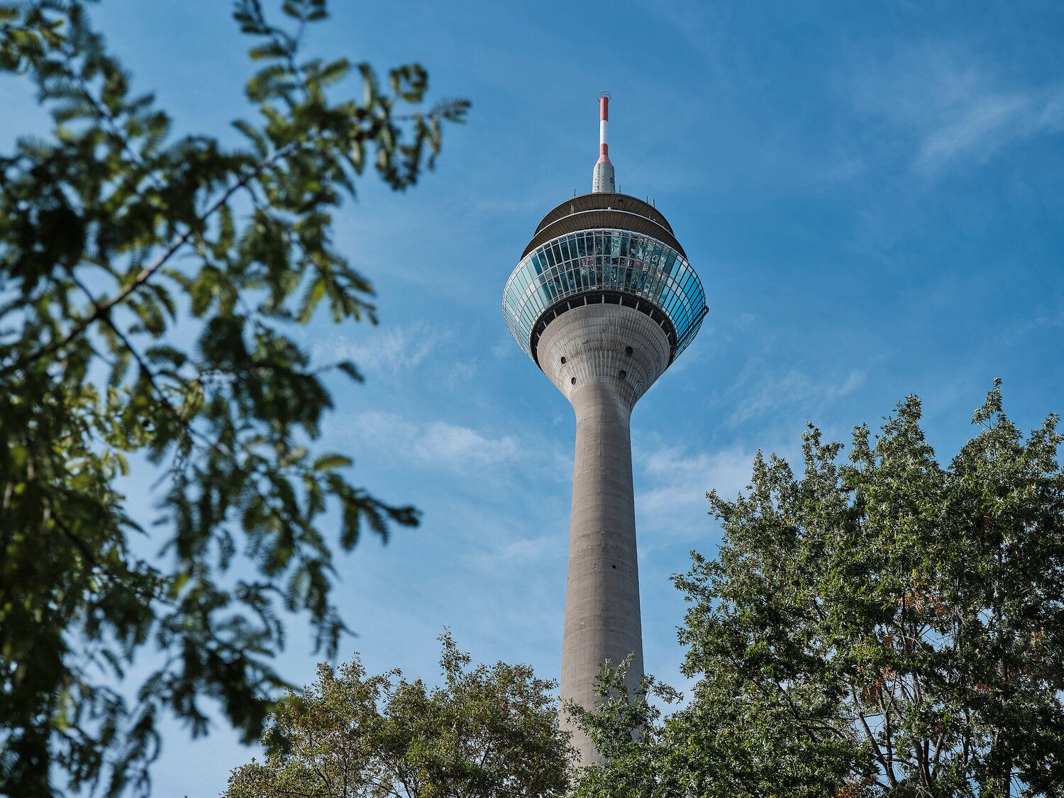 Naar pagina Rheinturm (Rijntoren)