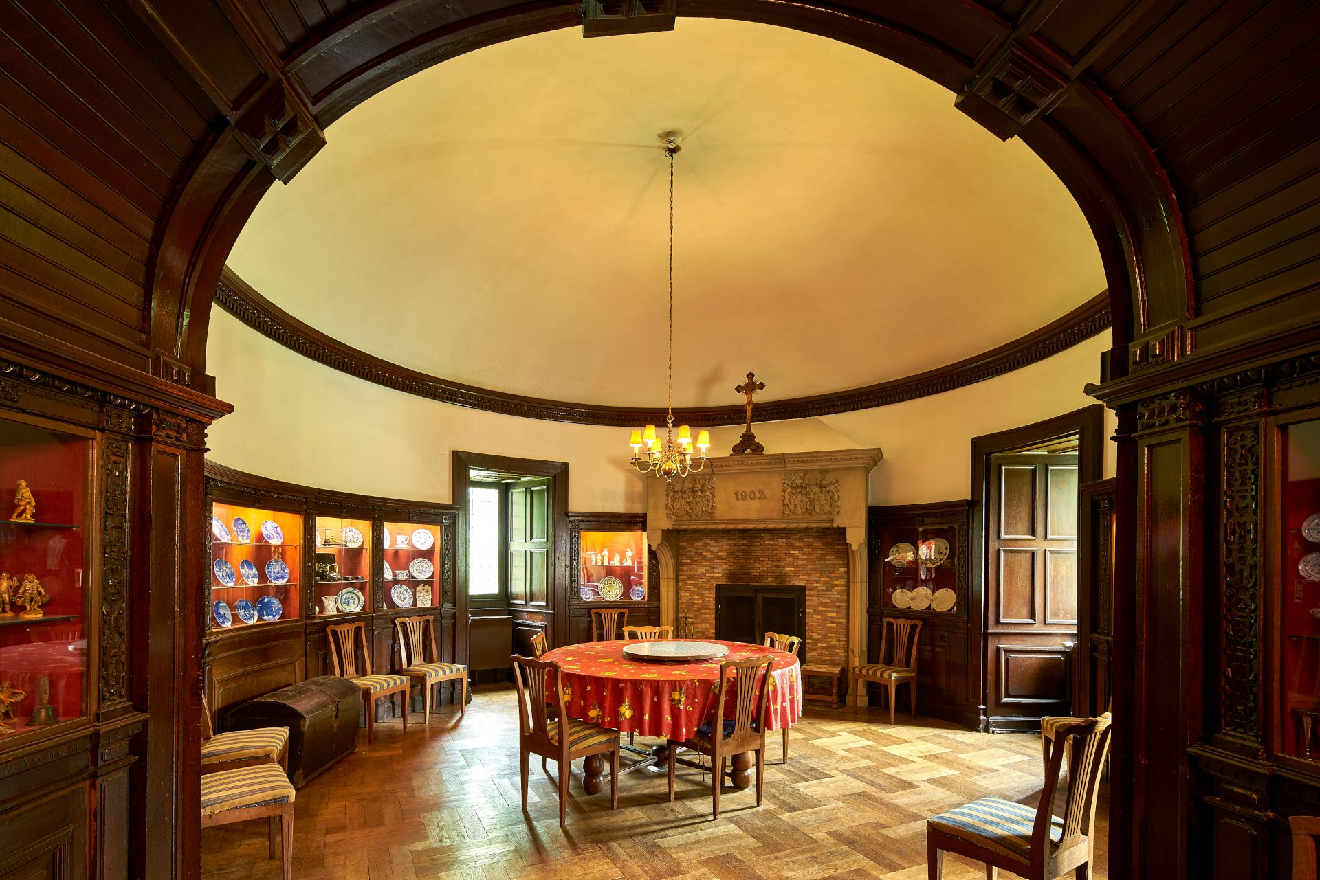 Het interieur van Kasteel Assen is open voor publiek tijdens picknick- en monumentendagen en tijdens rondleidingen, retraites en retraitedagen