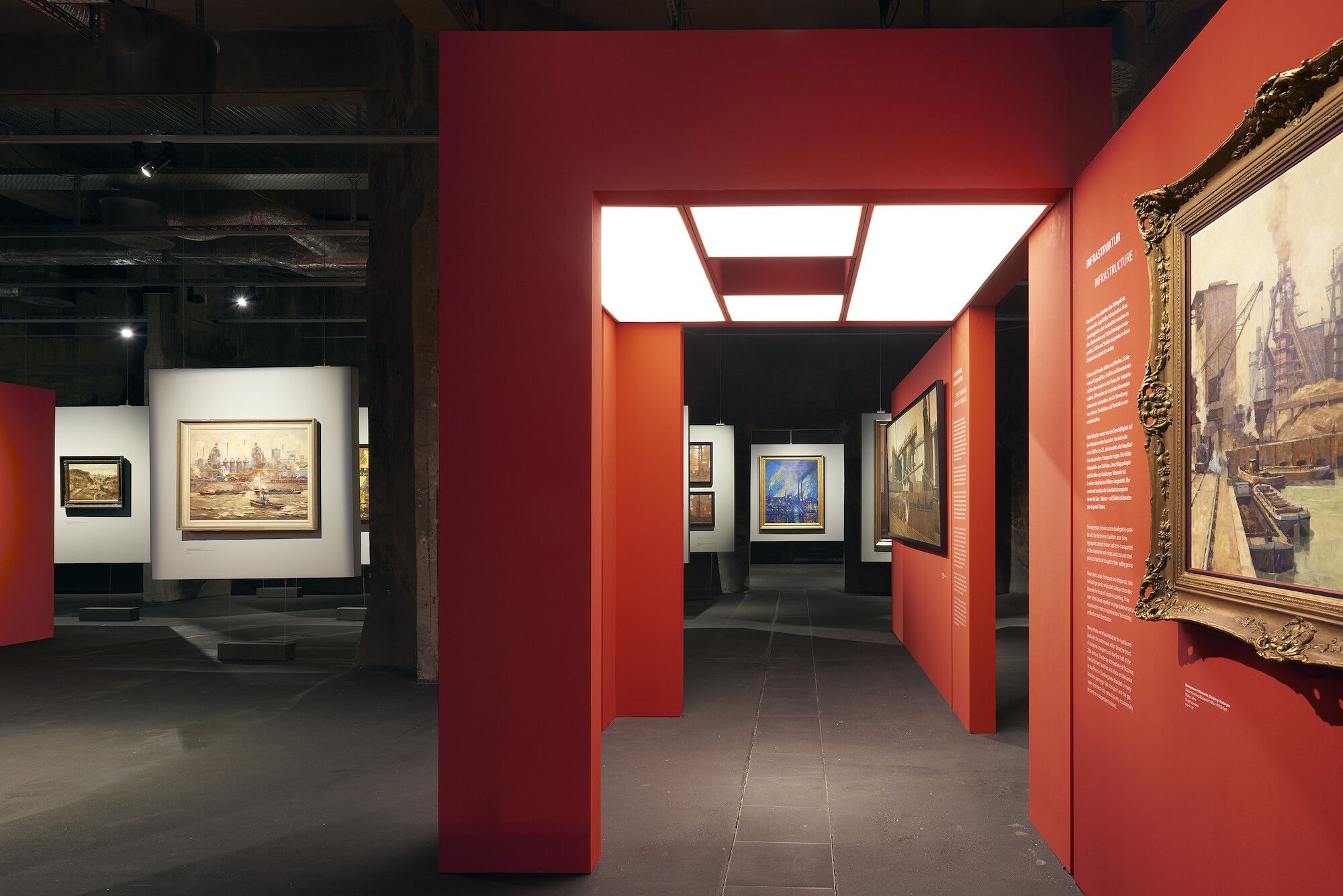 Zicht op de tentoonstelling "Het land van duizend vuren. Industriële beelden uit de Ludwig Schönefeld Collectie".