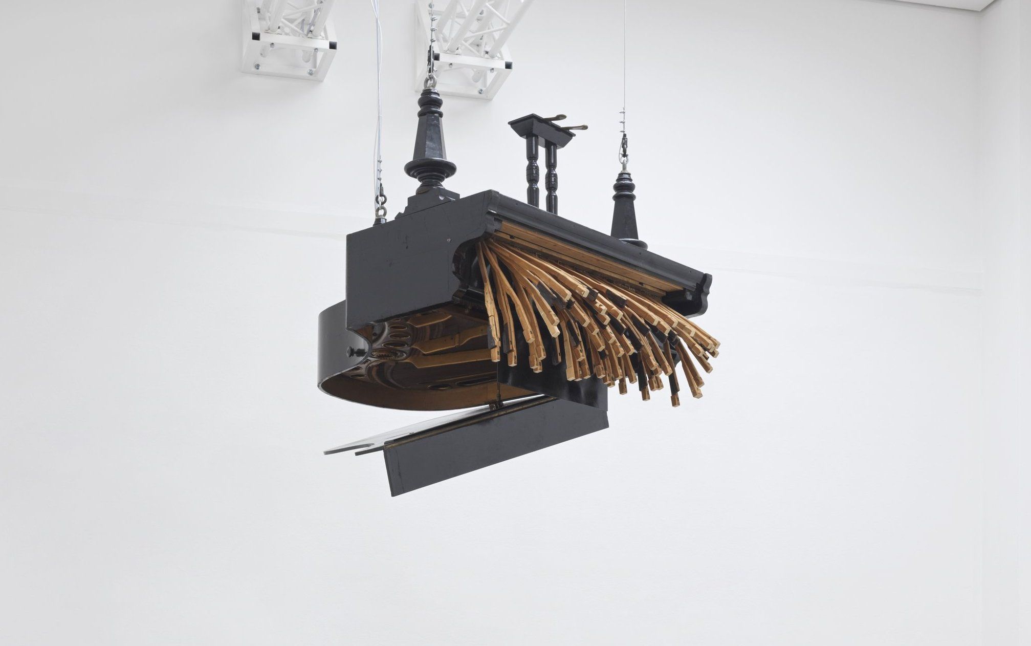 Rebecca Horn, Concert voor Anarchie, 2006, tentoonstelling Kunstforum Wien