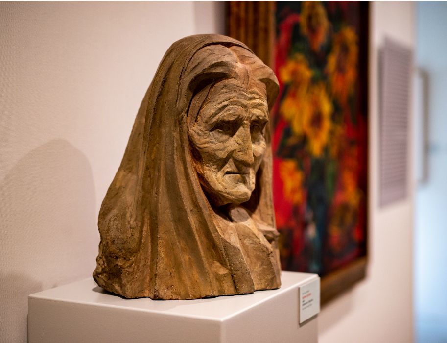 Sculptuur van de moeder door Peter August Böckstiegel