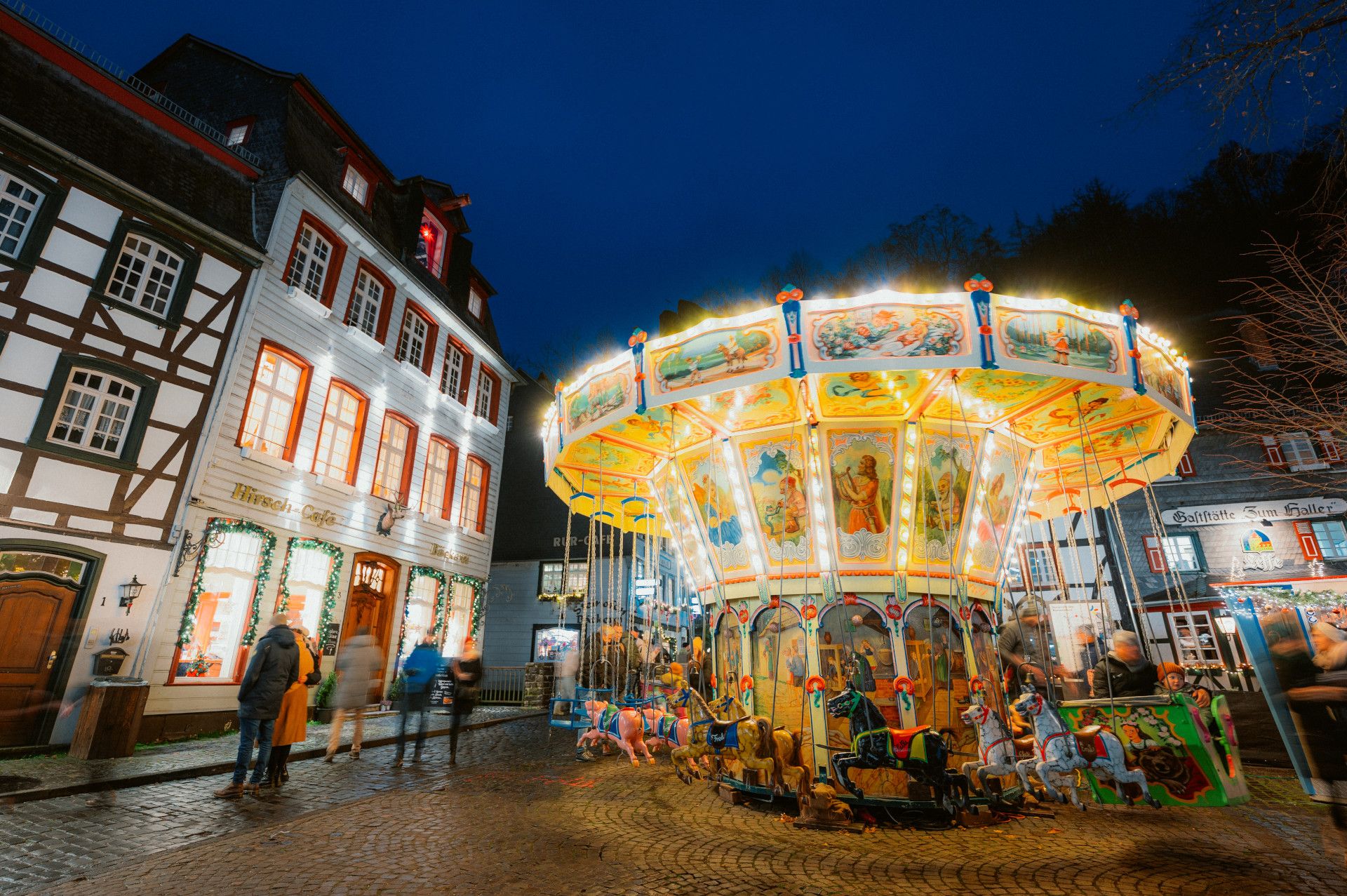 Reuzenrad op de kerstmarkt in Monschau