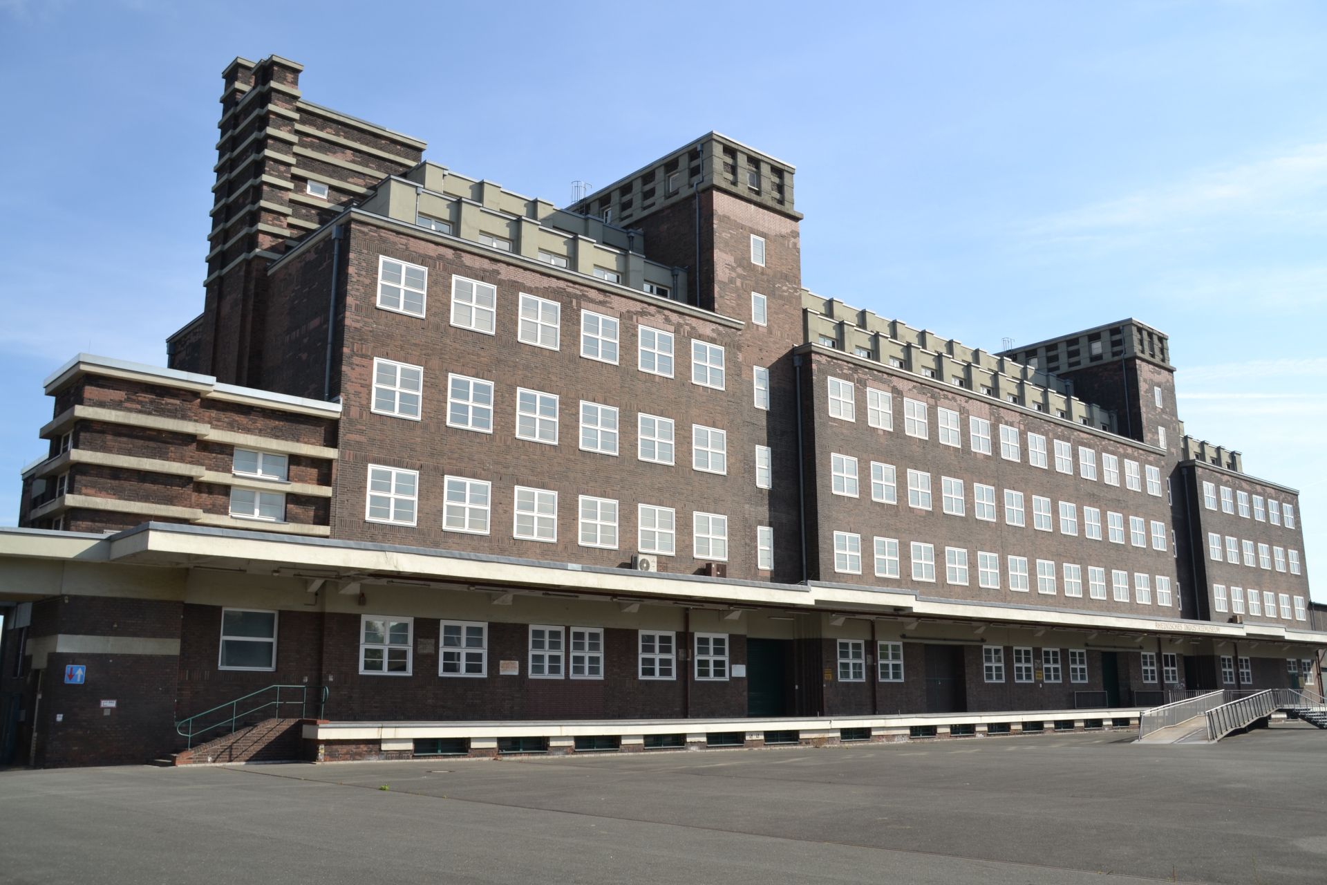 Naar pagina LVR Industriemuseum Peter Behrens-gebouw