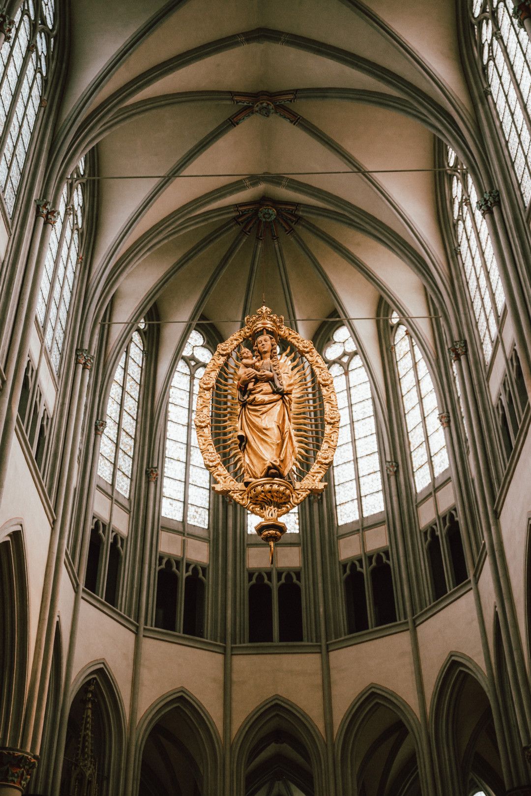 Maria Skulptur im Altenberger Dom © Johannes Höhn, Tourismus NRW e.V.