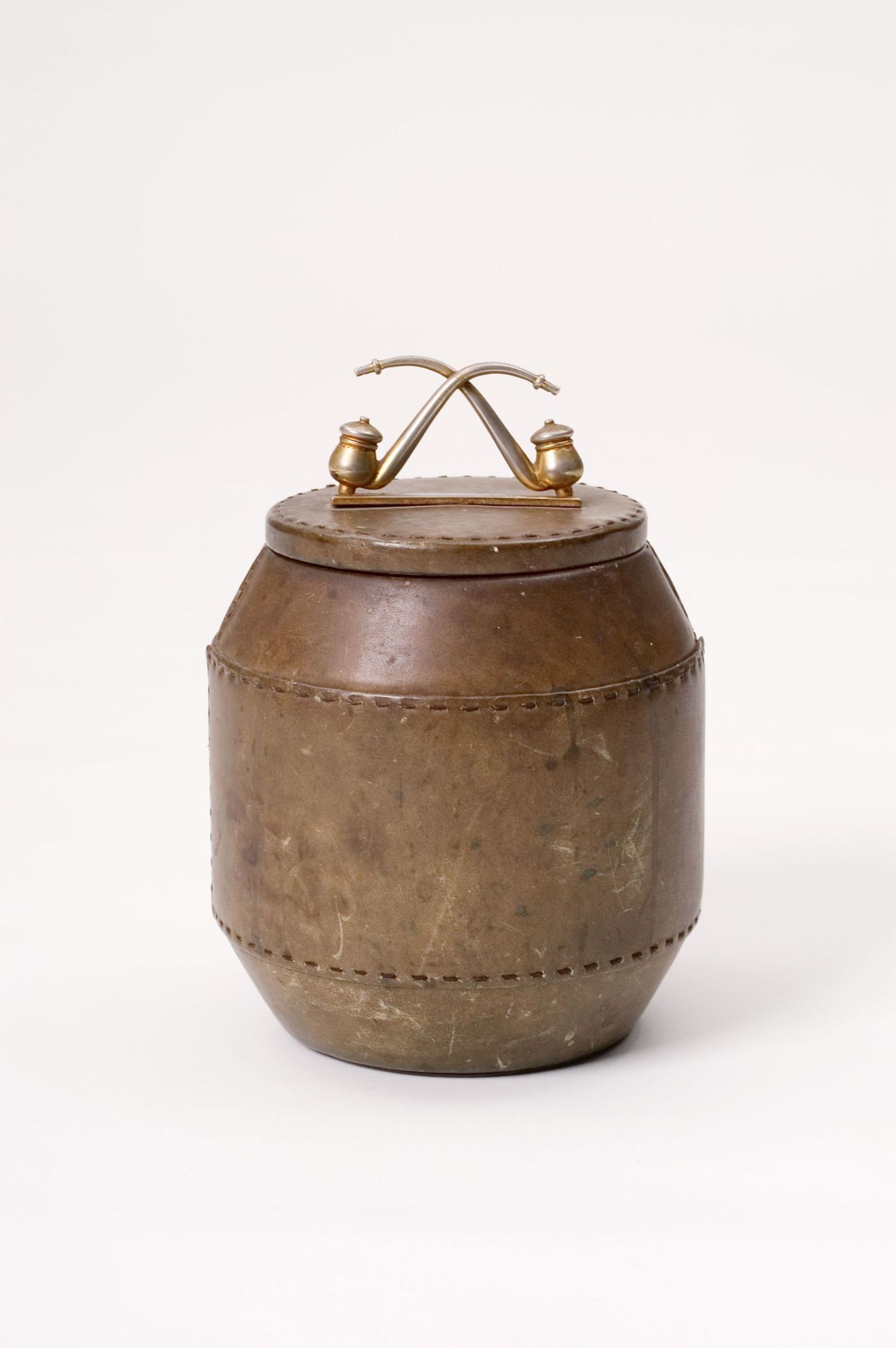 De band "The Beatles" brak met het burgerlijke waardesysteem in de jaren 1960. De tentoonstelling toont een hasjblikje van zanger John Lennon