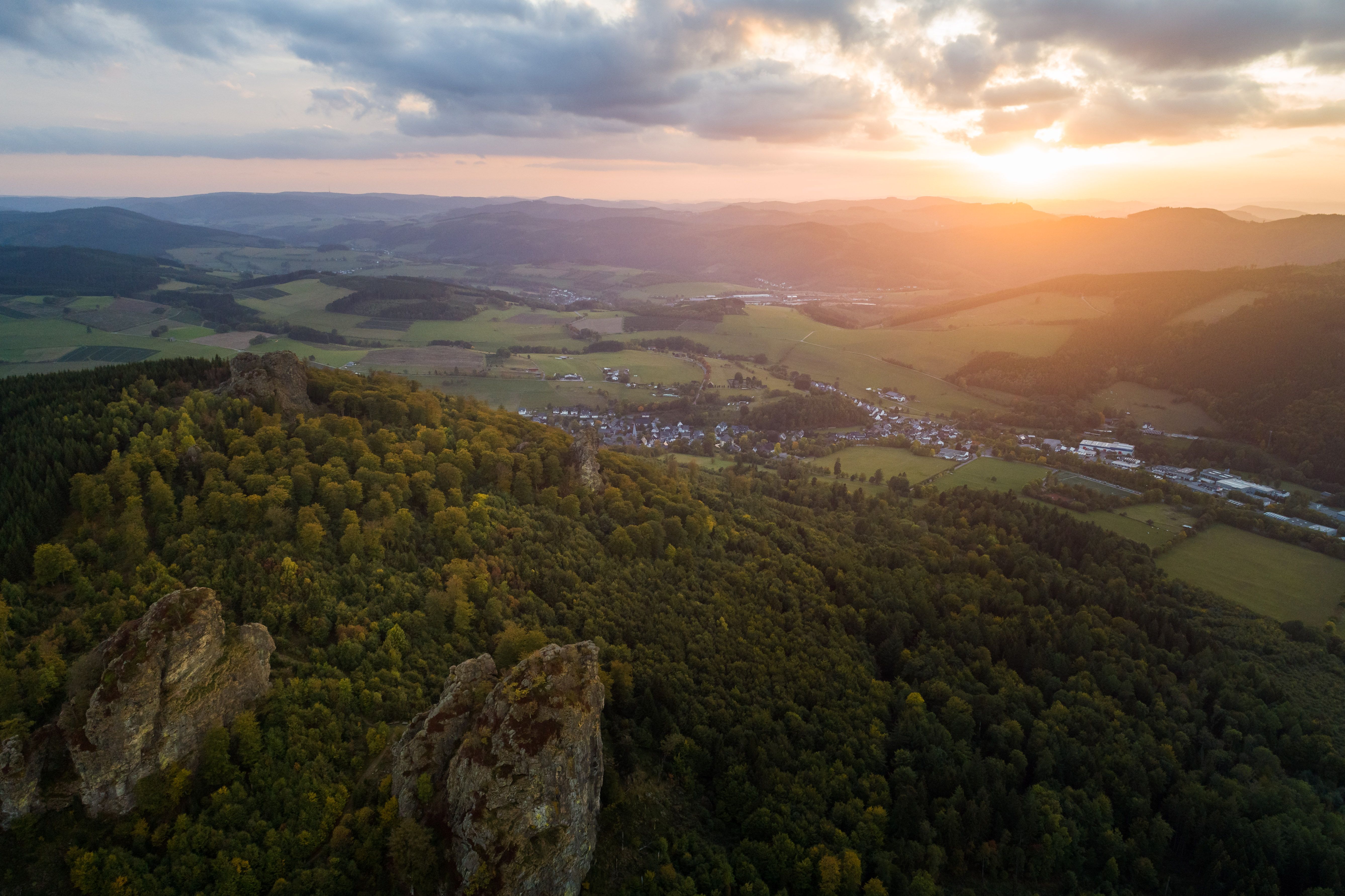 Bruchhauser Steine bij zonsopgang, Sauerland