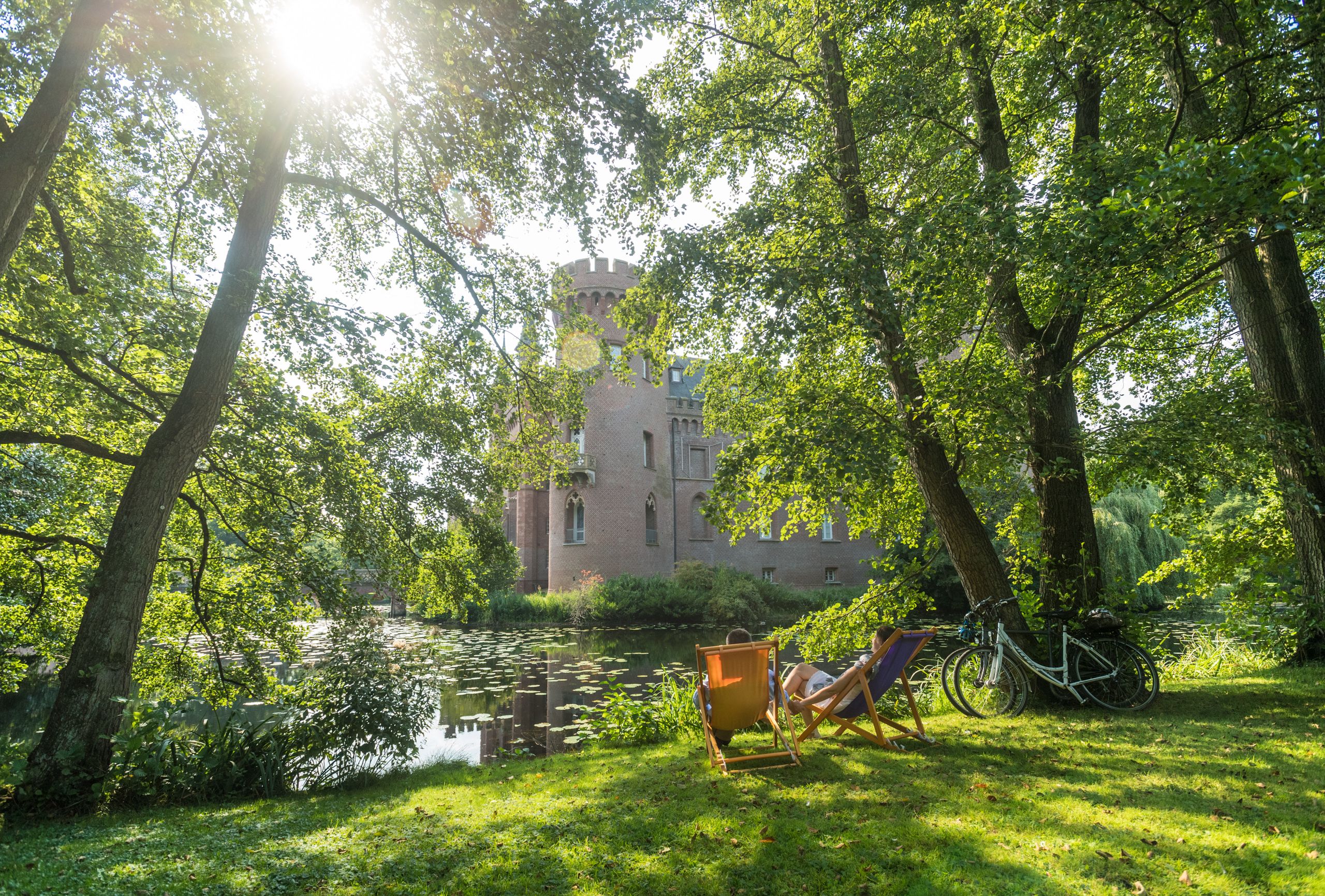 Rijnfietsroute: pauze bij kasteel Moyland aan de Nederrijn