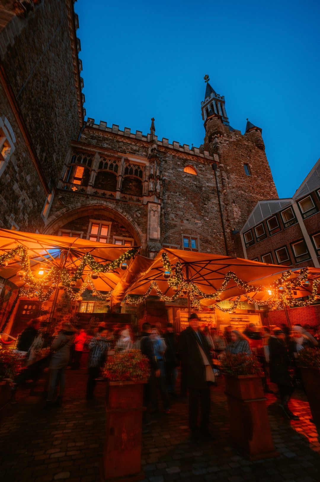 Stadhuis op de kerstmarkt van Aken