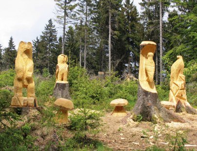 vorm geven uit hout op Uplandsteig, © Tourist-Information Willingen