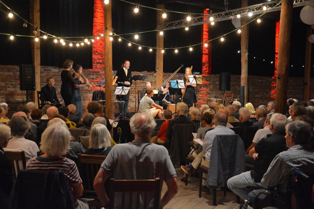 Concertavonden in een gezellige sfeer wachten op je in de theaterschuur van de Knechtsteden.