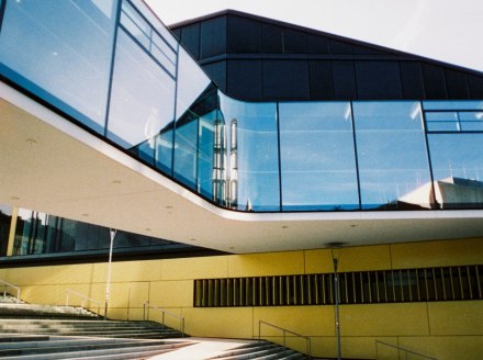 Generali verzekeringsgebouw, glazen tunnel, © Johannes Höhn