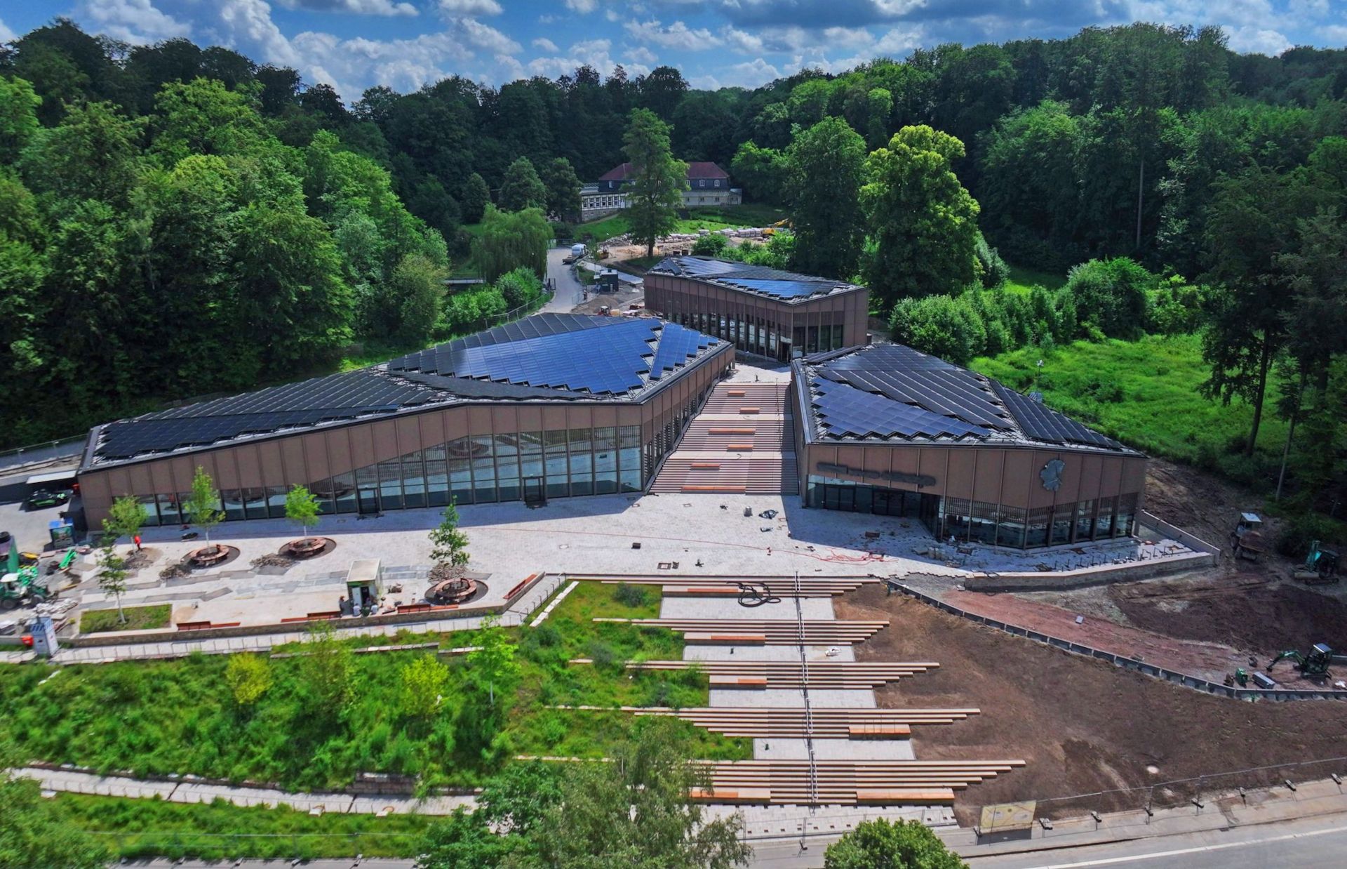 Luchtfoto van het nieuwe entree- en tentoonstellingsgebouw van het LWL-Museum Hellerlecht