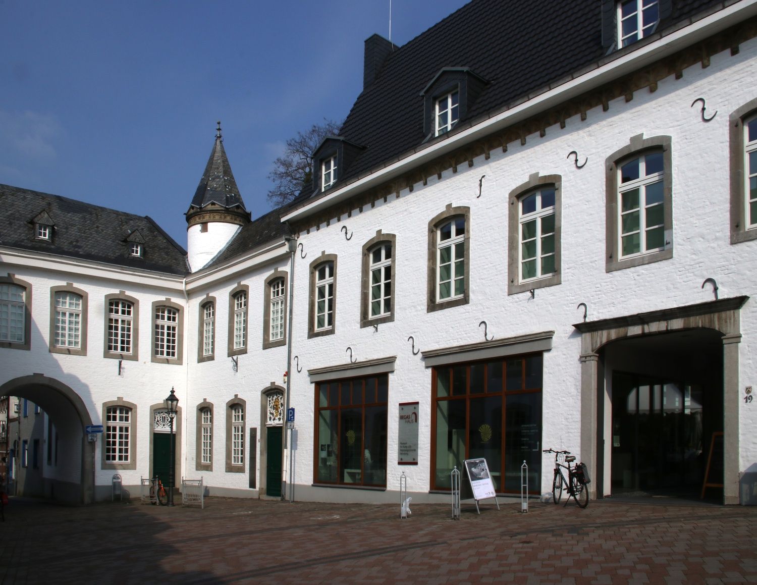 Naar pagina Begas Haus