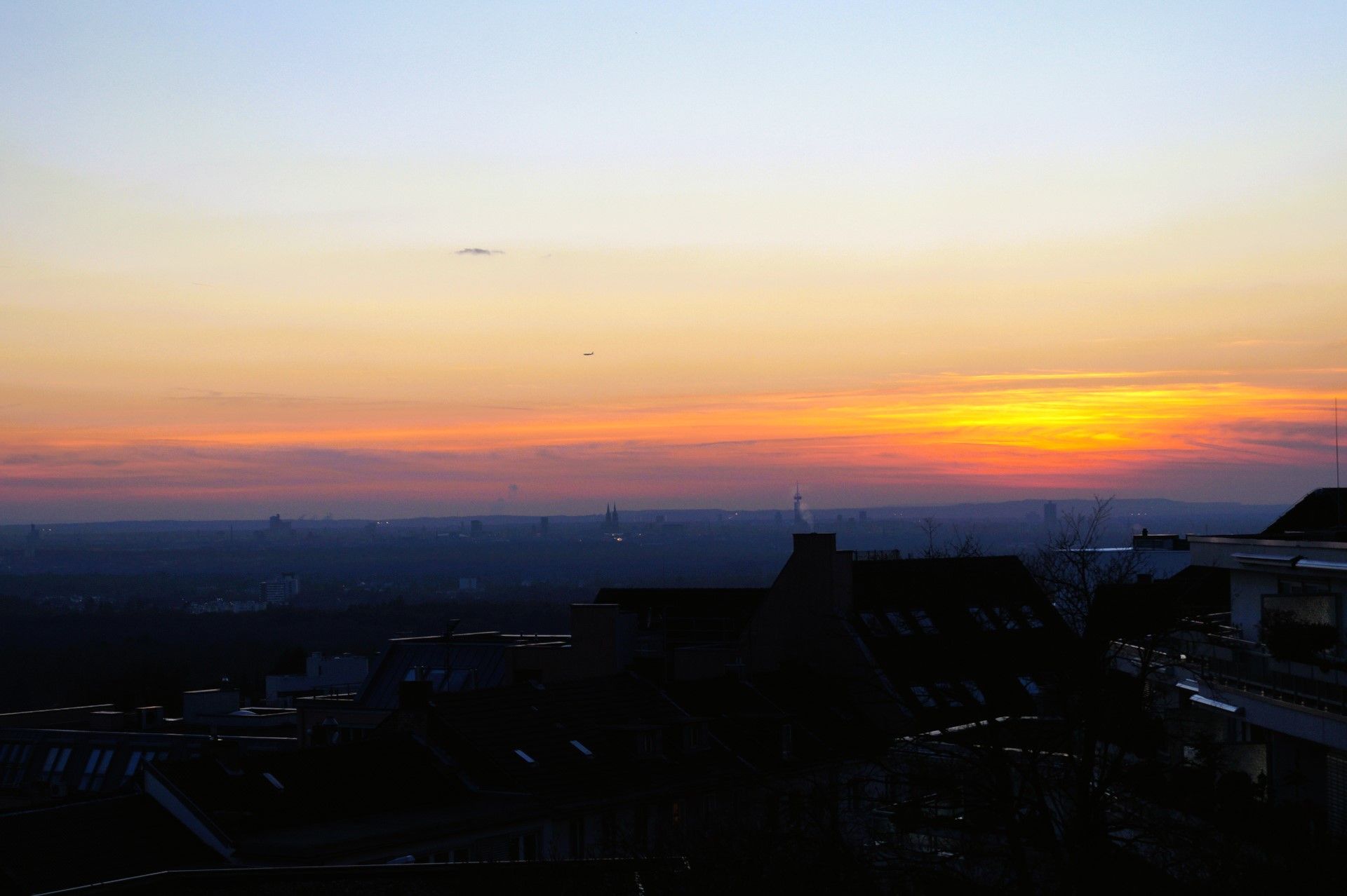 Uitzicht vanaf kasteel Bensberg in de avond