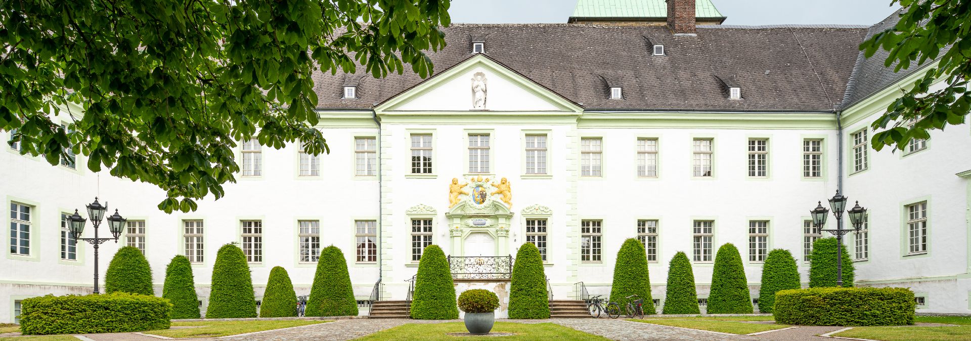 De barokke stijl van het voormalige kloostergebouw is onmiskenbaar