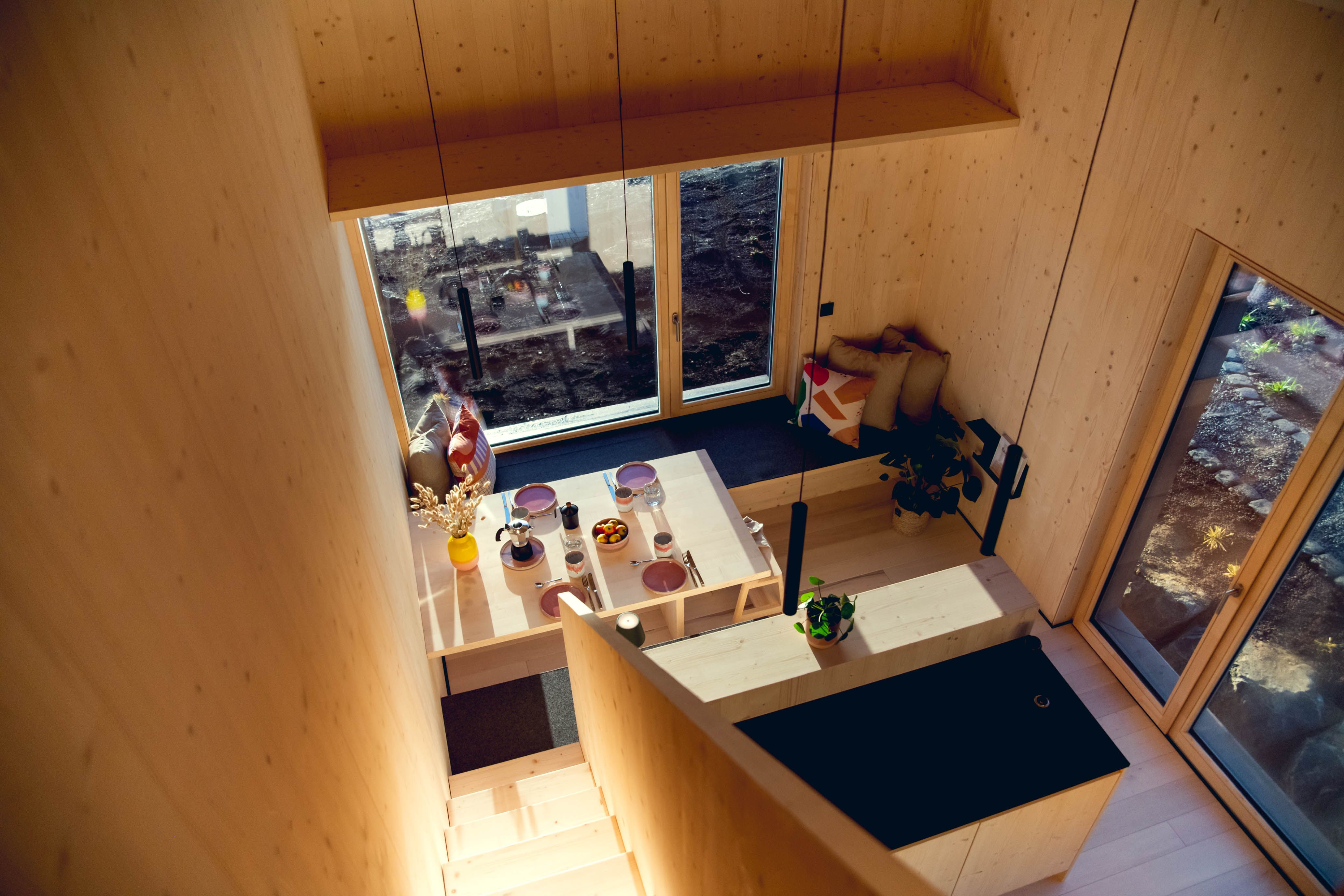 Binnenkant Tiny House in Rurberg in de Eifel