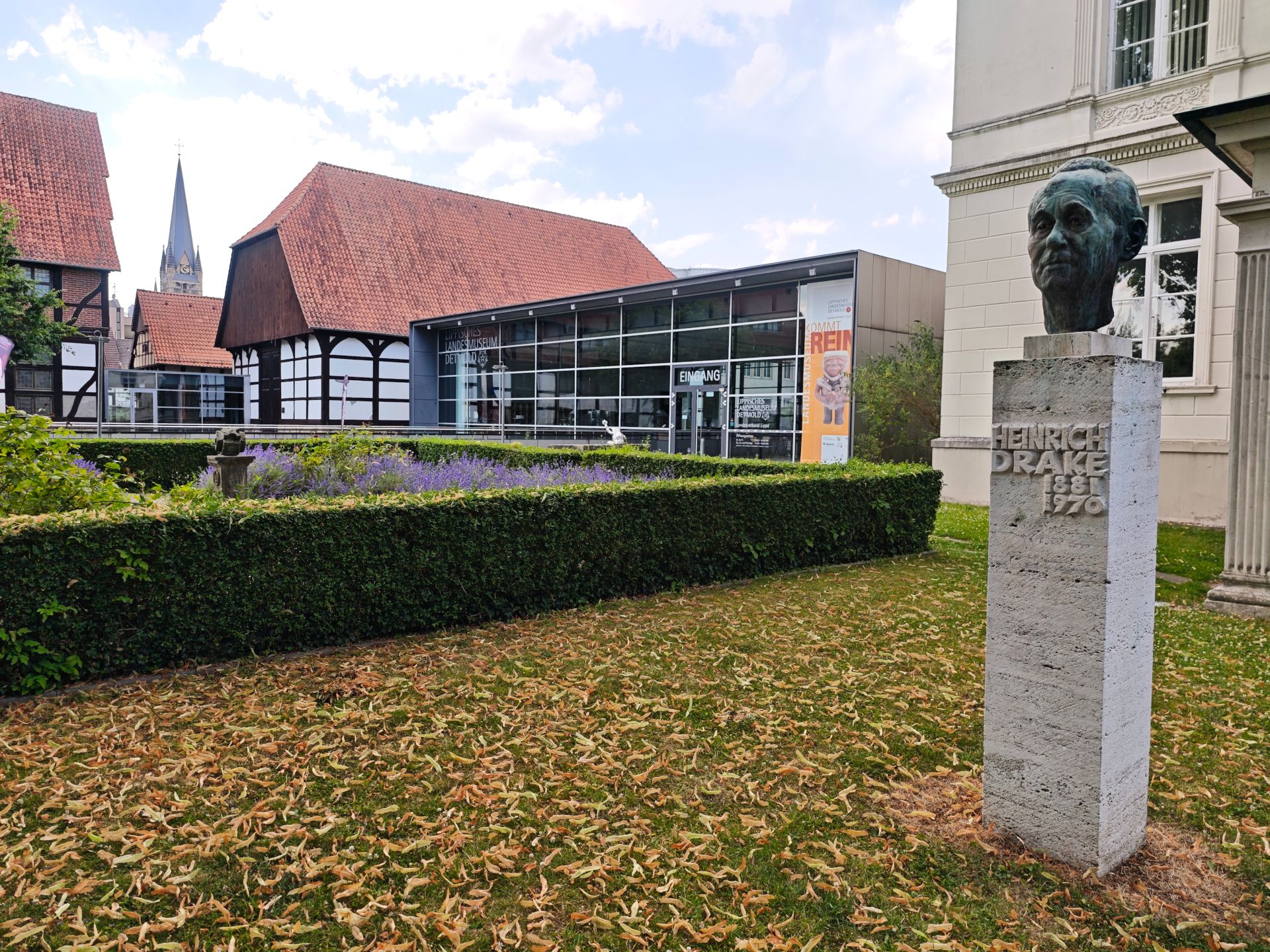 Het Lippisches Landesmuseum Detmold presenteert een tentoonstelling over het Hermannsdenkmal ter gelegenheid van zijn verjaardag.