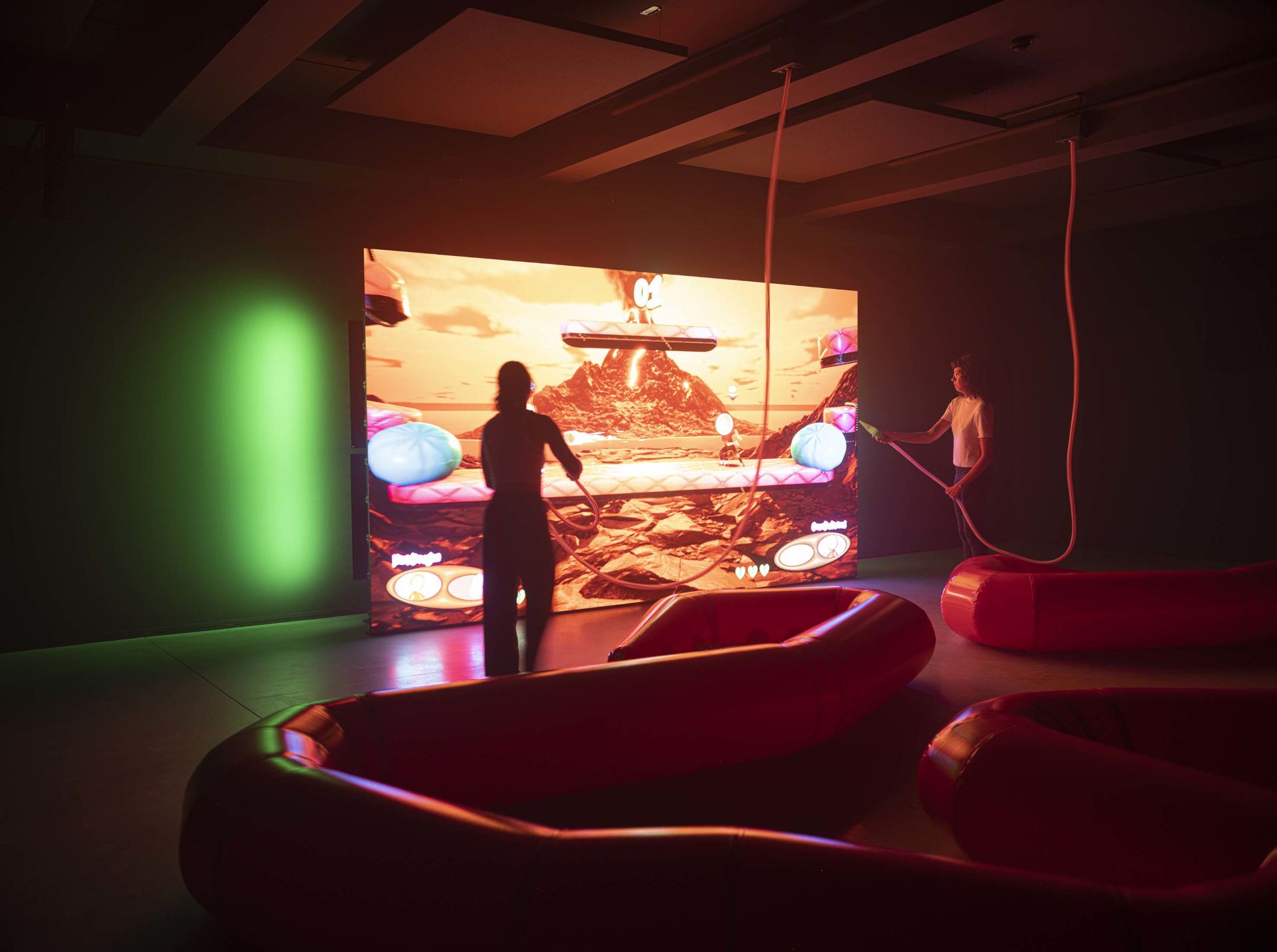 De fictieve, interactieve shisha-lounge van Sara Sadik stelt beelden van mannelijkheid ter discussie en creëert een virtuele veilige ruimte tegen maatschappelijke uitsluiting
