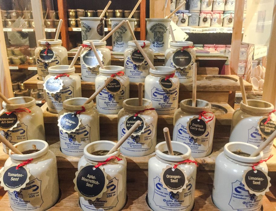 Gasten van de Historische Senfmühle Monschau kunnen de verschillende soorten mosterd ter plaatse proeven.
