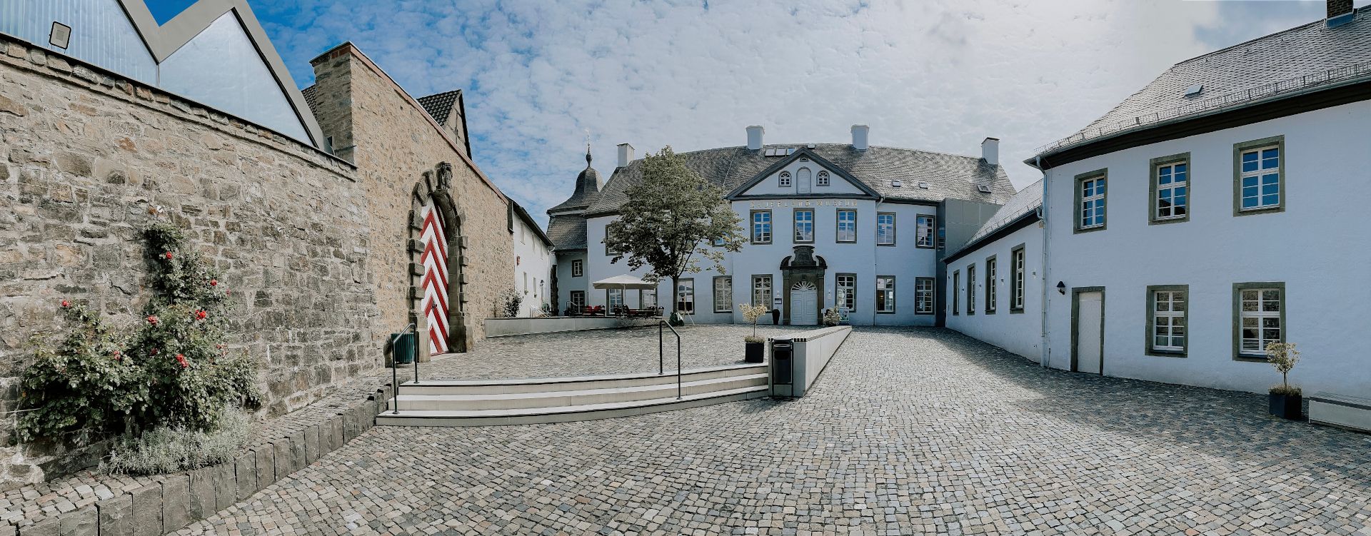 Het Sauerland Museum is een historisch regionaal museum gewijd aan de cultuur en geschiedenis van de regio Sauerland.
