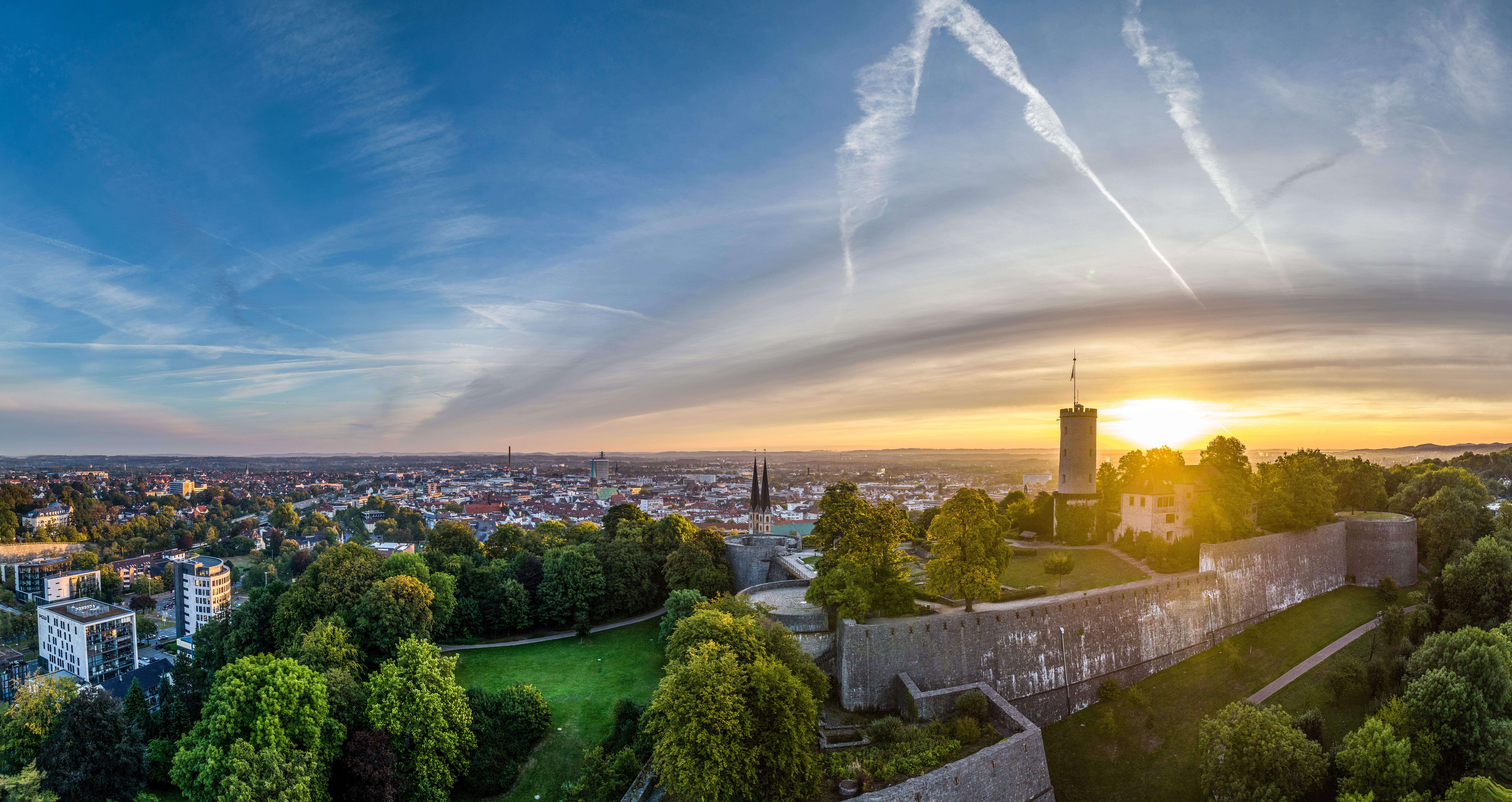 Sonnenuntergang über der Sparrenburg in Bielefeld