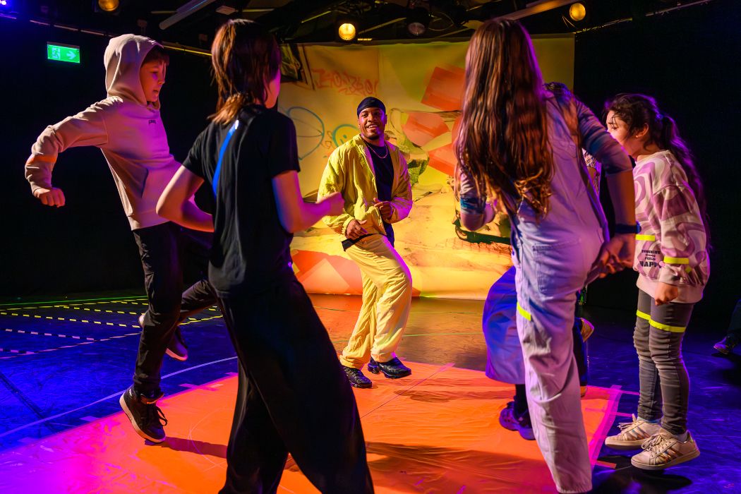 In het stuk "Ich kann's nicht lassen" van Janne Gregor staat de freestyle dansstijl Krump centraal.