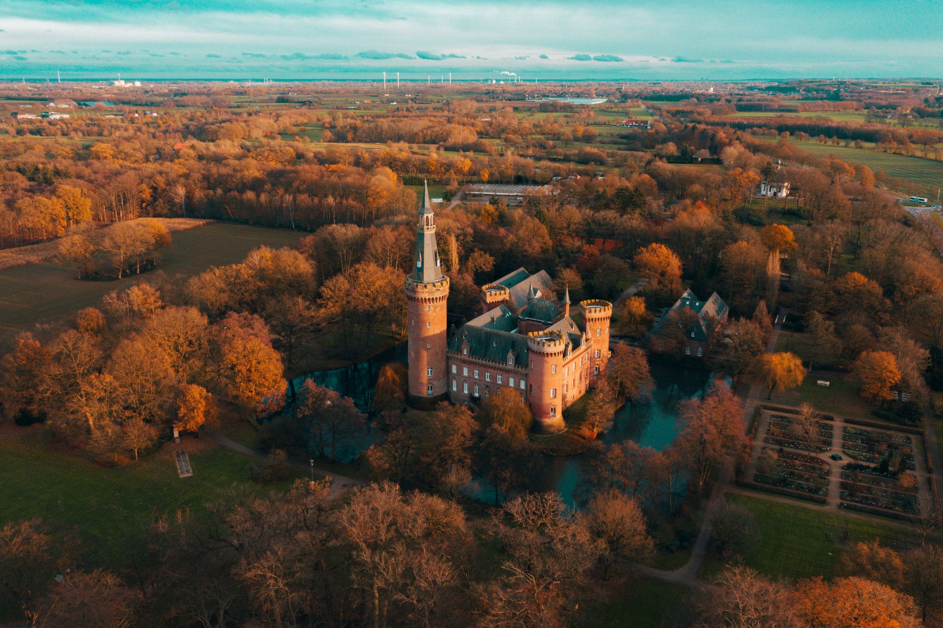 Drone-opname van Moyland Castle
