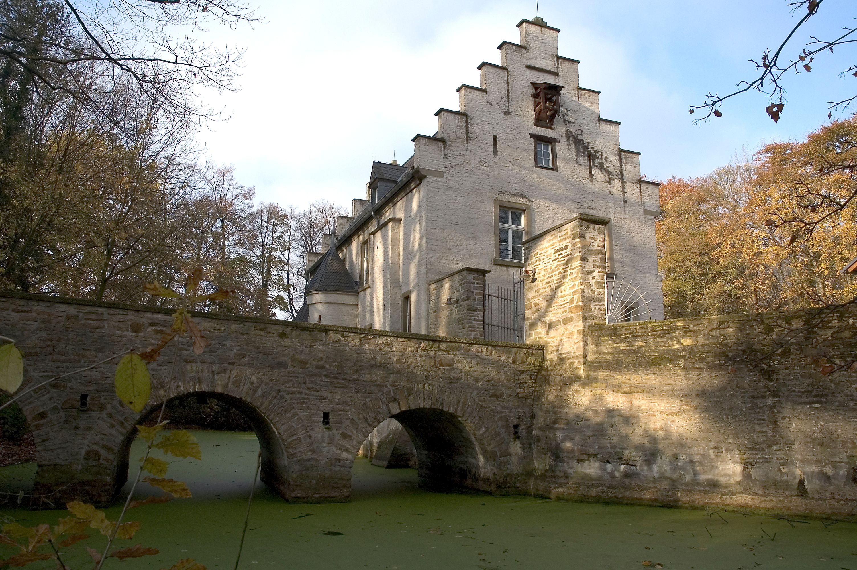 De geschiedenis van kasteel Werdringen gaat terug tot de 13e eeuw